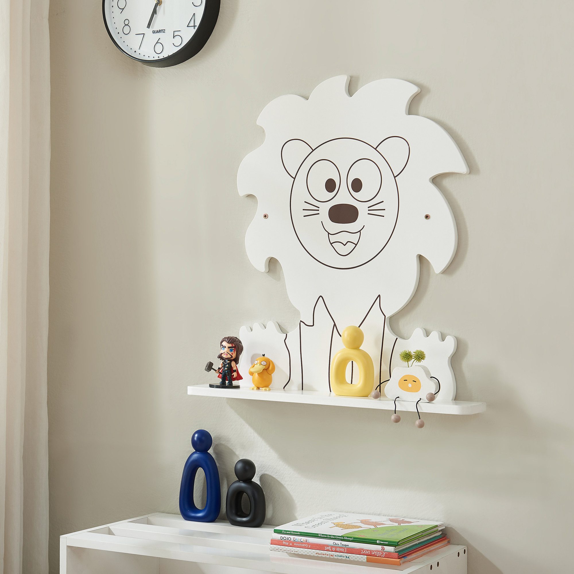 en.casa Kinderregal, »Korsør« Kinder-Wandregal 60x55x10,8cm Weiß Löwenform