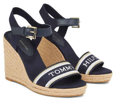 Tommy Hilfiger MONO WEBBING HIGH WEDGE SANDAL Keilsandalette, Sommerschuh, Sandale, Keilabsatz, mit Kontrast-Logoschriftzug