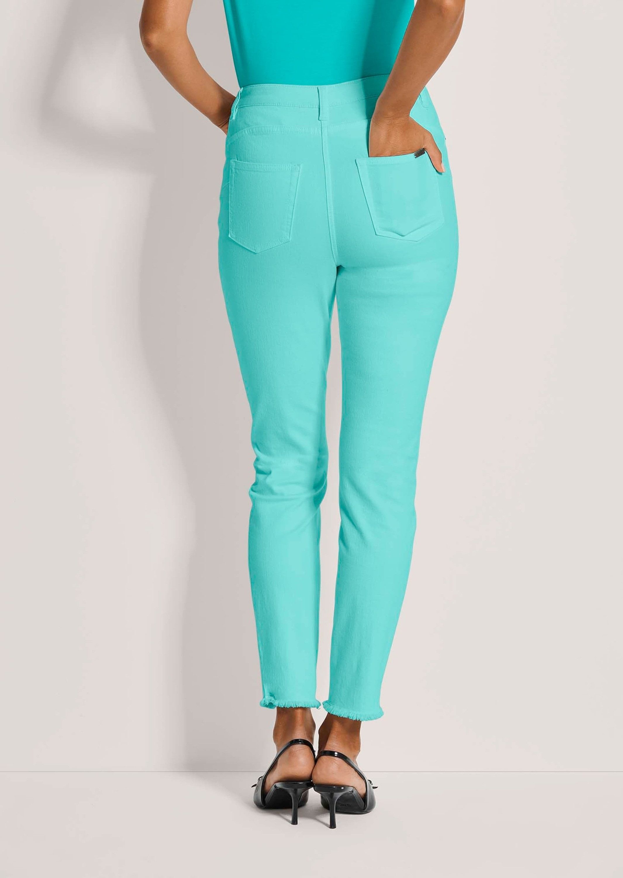 MADELEINE Gerade Jeans Mid Waist Skinny-Hose mit Fransen Fransenhose in schmale Silhouette, Five-Pocket-Stil