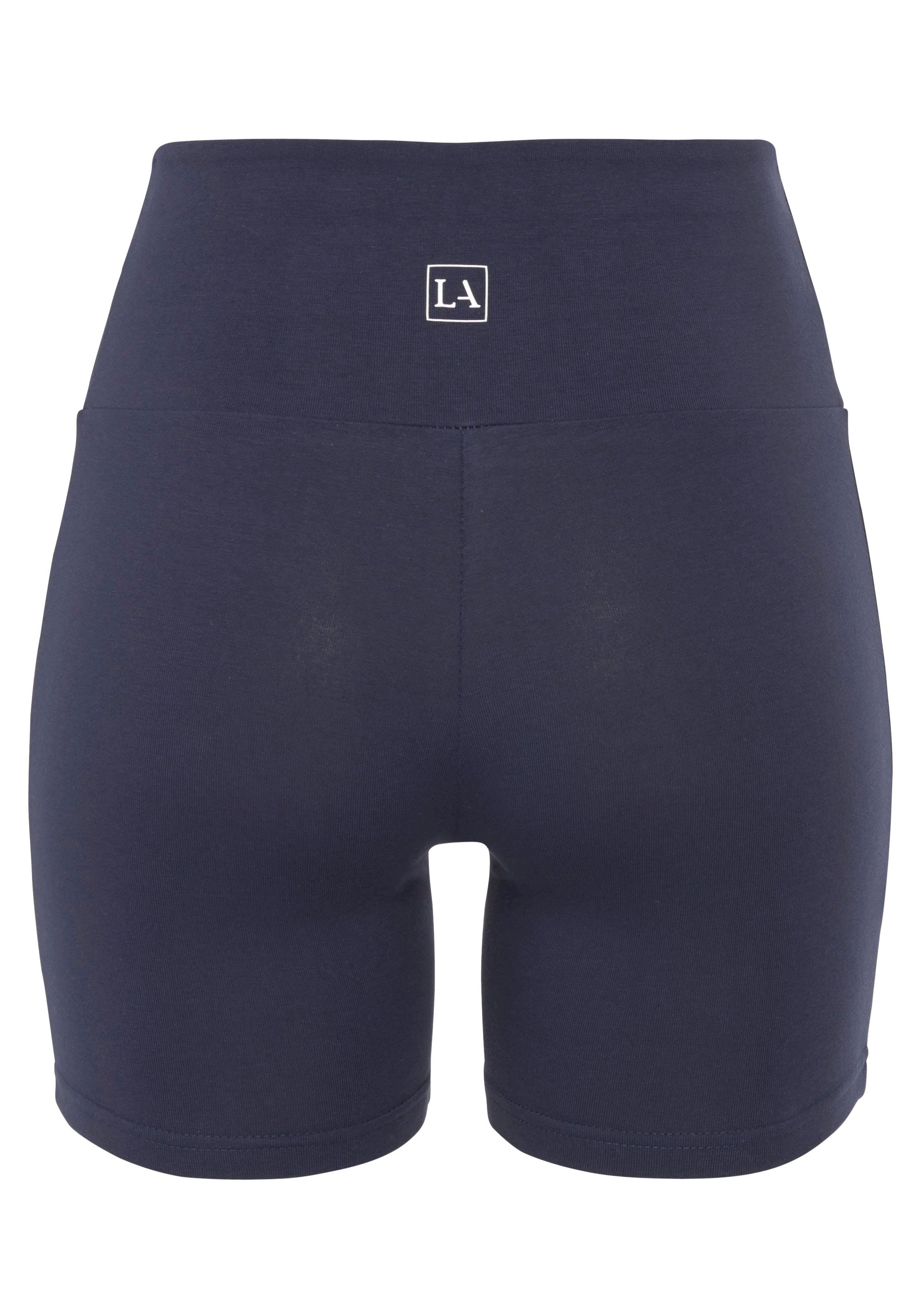 LASCANA Shorts mit breitem Bündchen und Logodruck, Loungewear