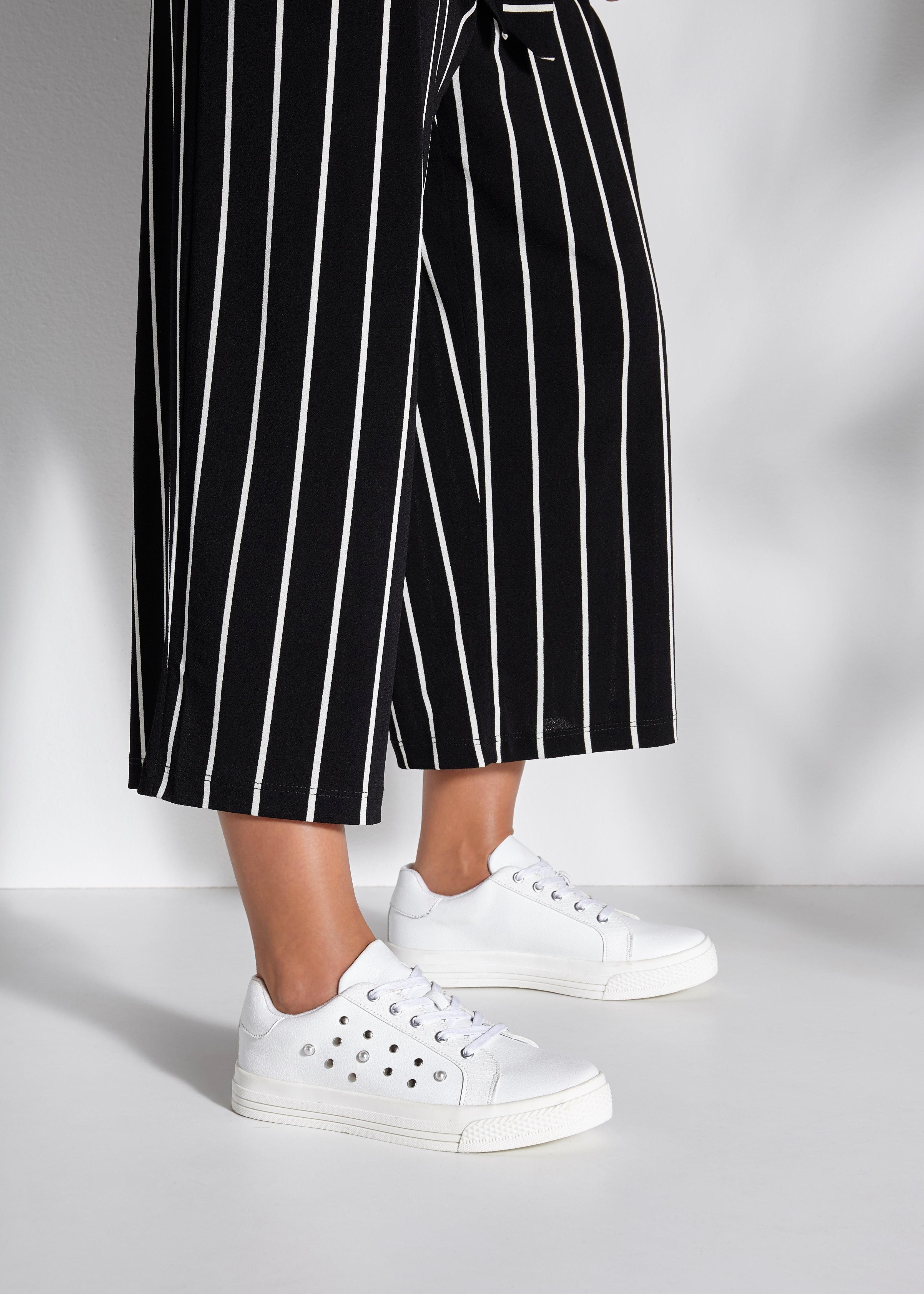 LASCANA Sneaker mit Perlen, Schnürhalbschuh, Freizeitschuh günstig online kaufen
