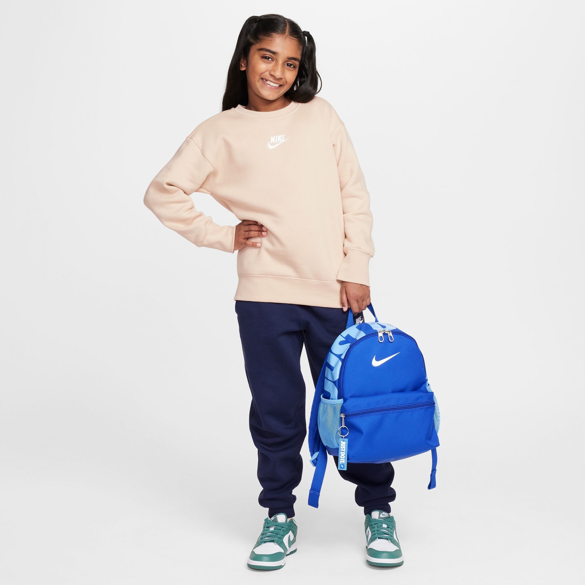 Nike Rucksack Y NK BRSLA JDI MINI BKPK, für sportlichen Freizeitstil, kompakte Größe, aus Polyester