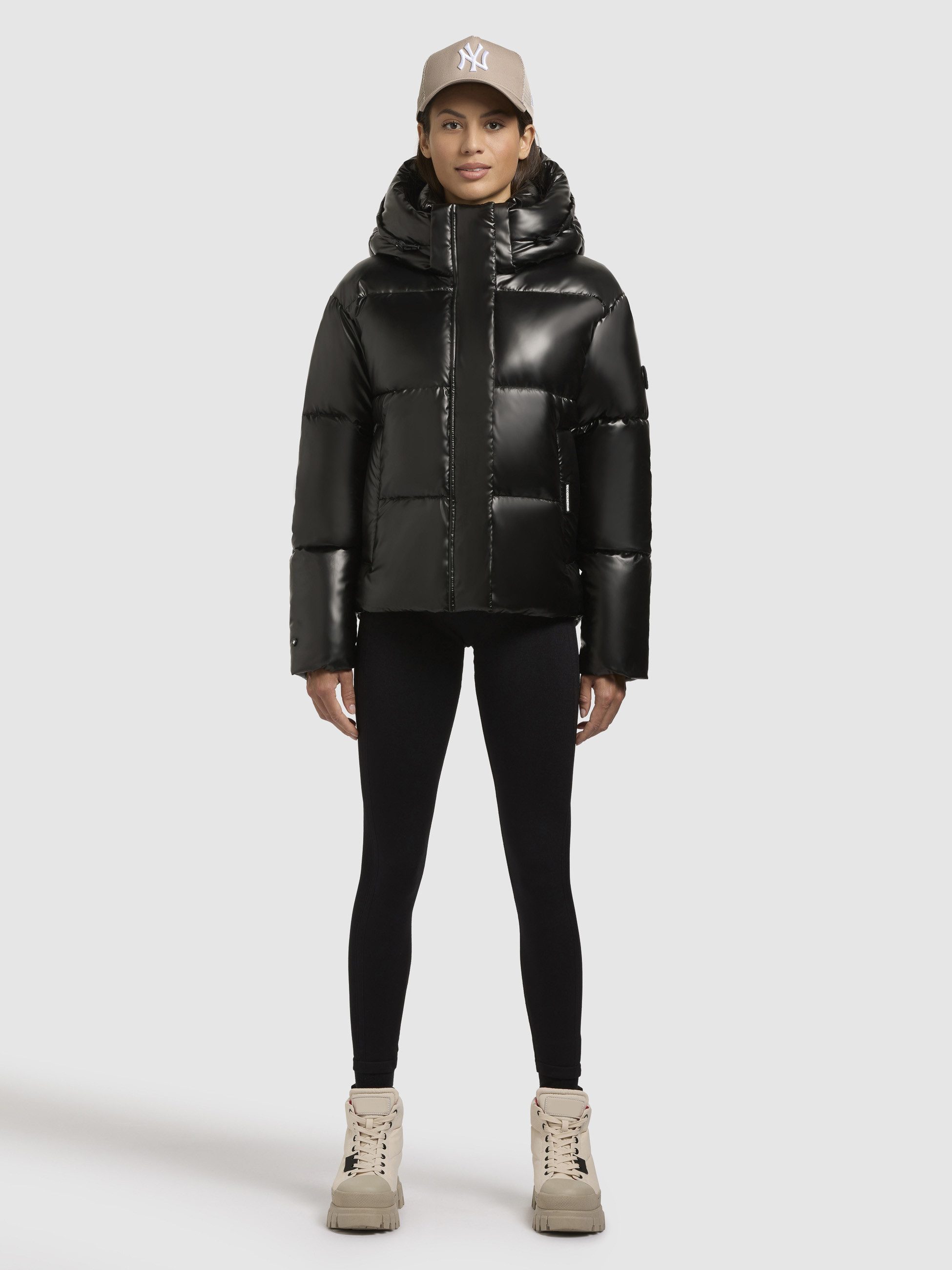 khujo Steppjacke DEVINA SHINY, Im Regular Fit mit einem hüftlangen