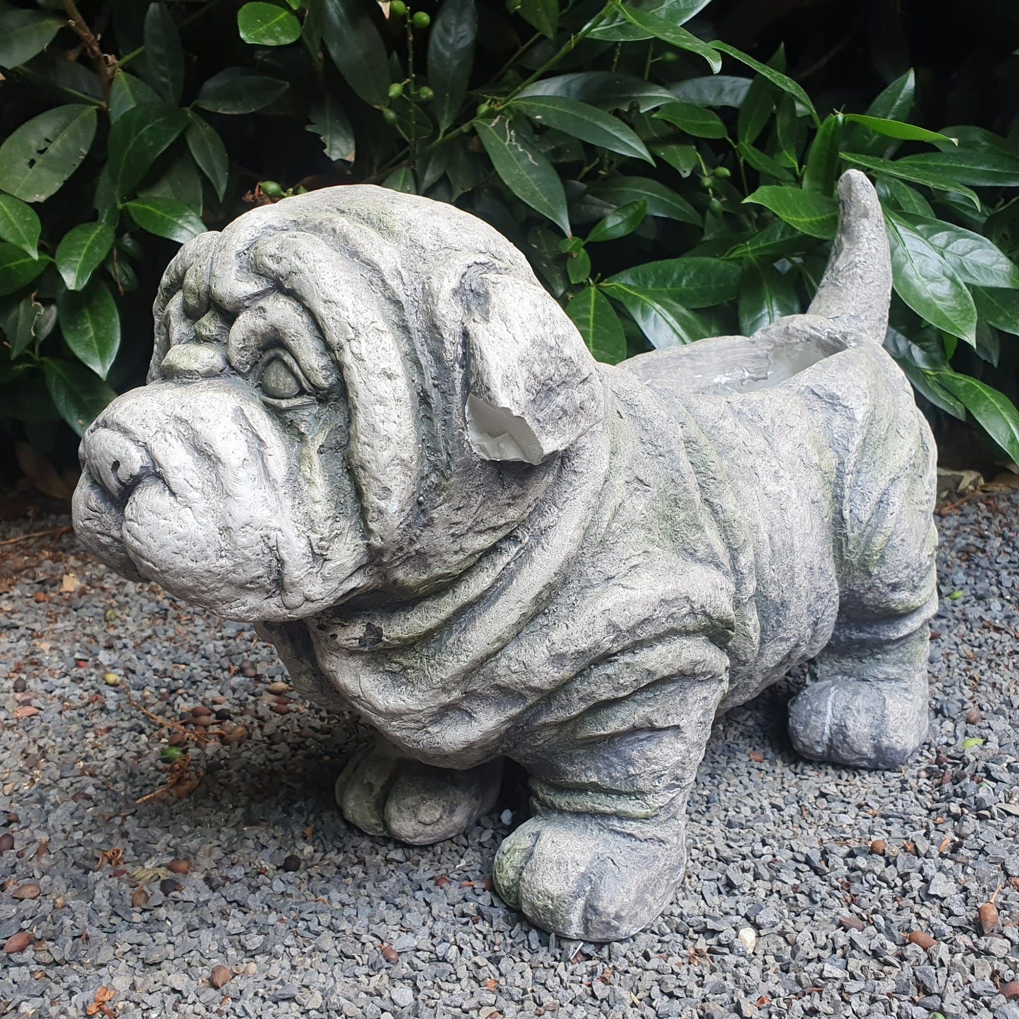 Aspinaworld Gartenfigur Hunde Mops Figur zum bepflanzen 25 cm | Figuren