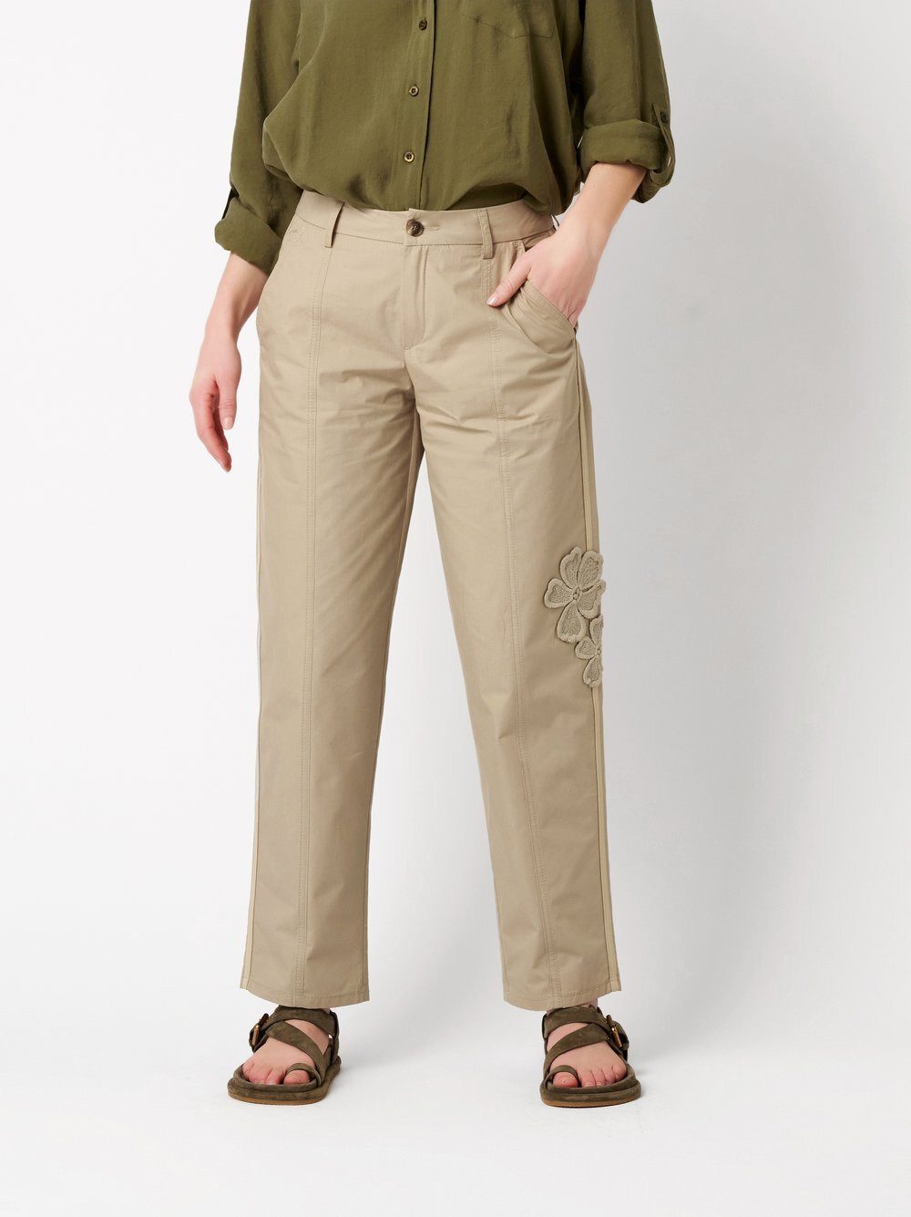 TONI Cargohose Elli Barrel mit Blüten-Patches