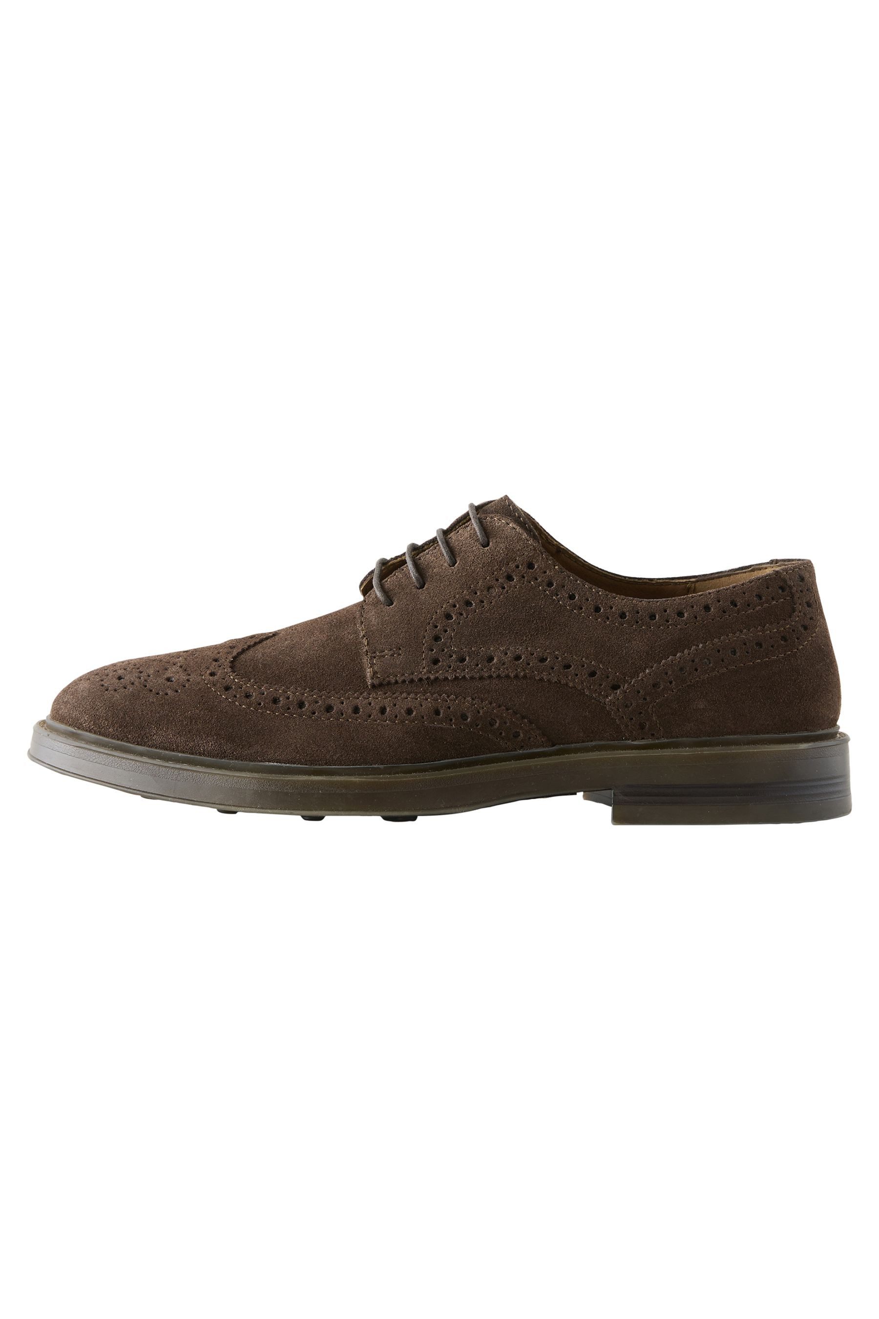Klobige Brogues aus Veloursleder Budapester