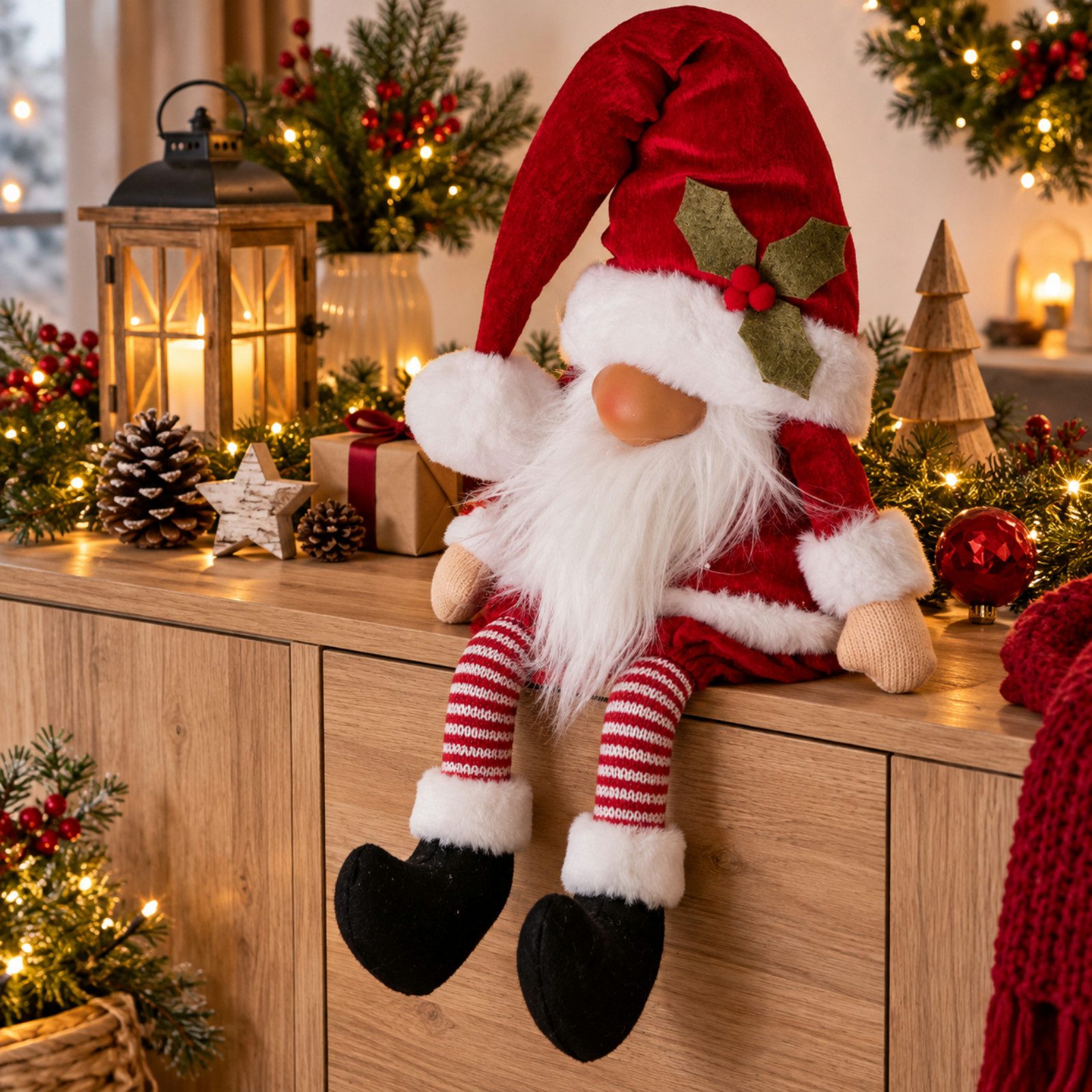Koopman Wichtel Weihnachtswichtel Weihnachtsfigur Weihnachten 70cm (Stück, 1 St., Packung), bewegliche Beine, Stabiler Stand, Sitzend, Polyester
