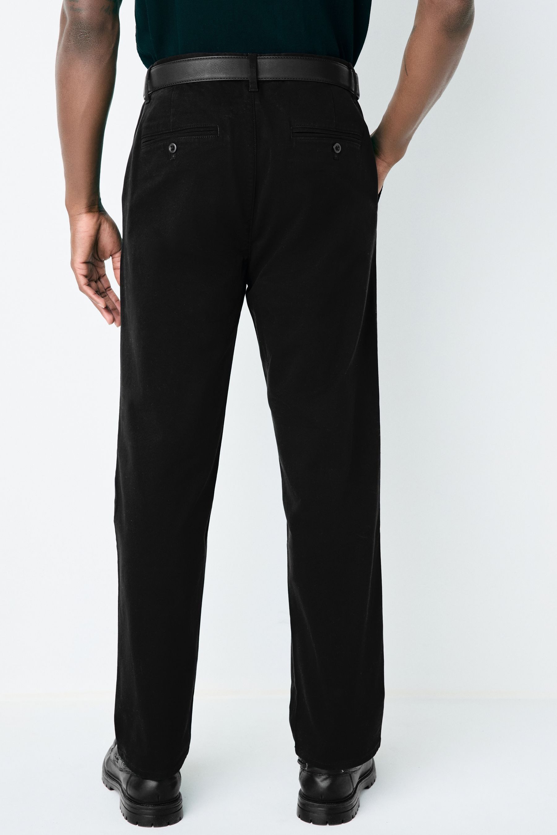 Next Chinohose Weiche Chinohose mit Bundfalten, Straight Fit (2-tlg) günstig online kaufen