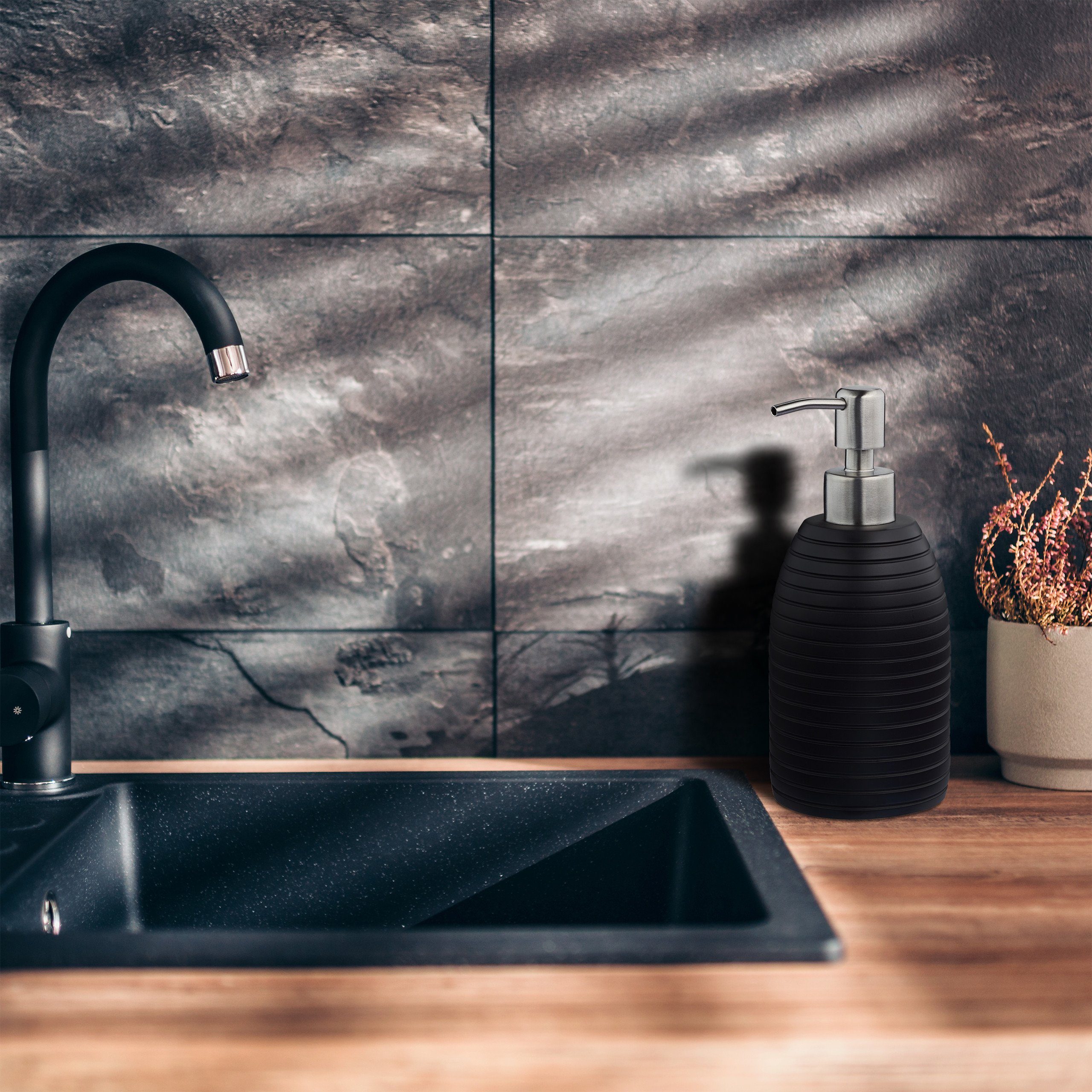 relaxdays Seifenspender Edelstahlpumpe Rille, schwarz günstig online kaufen