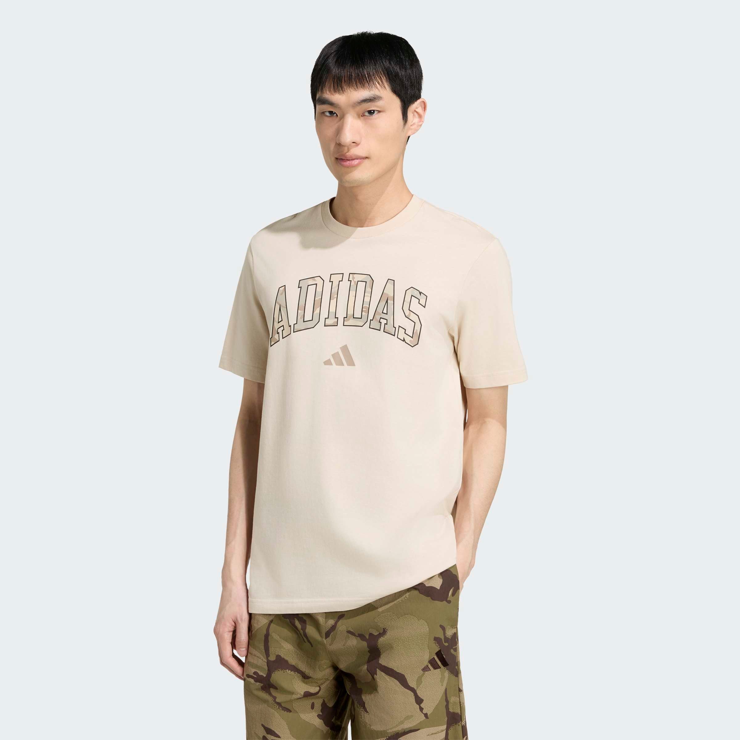 adidas Sportswear T-Shirt CAMO SCRIPT GRAPHIC für Erwachsene, sportlicher Stil, ohne Verschluss, Basic-Design. Reduzierter Preis € 20,99. Unverbindliche Preisempfehlung € 25,00