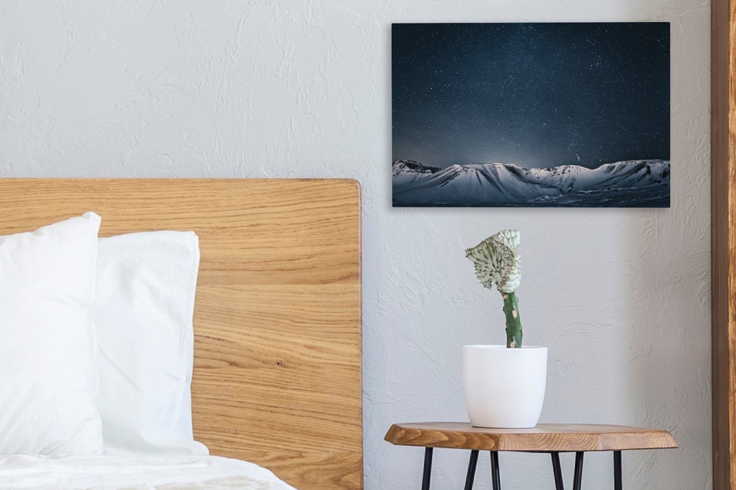 OneMillionCanvasses® Leinwandbild Eine sternenklare Wandbild schneebedeckten Bergen, St), (1 Wanddeko, cm Leinwandbilder, Aufhängefertig, Nacht über 30x20