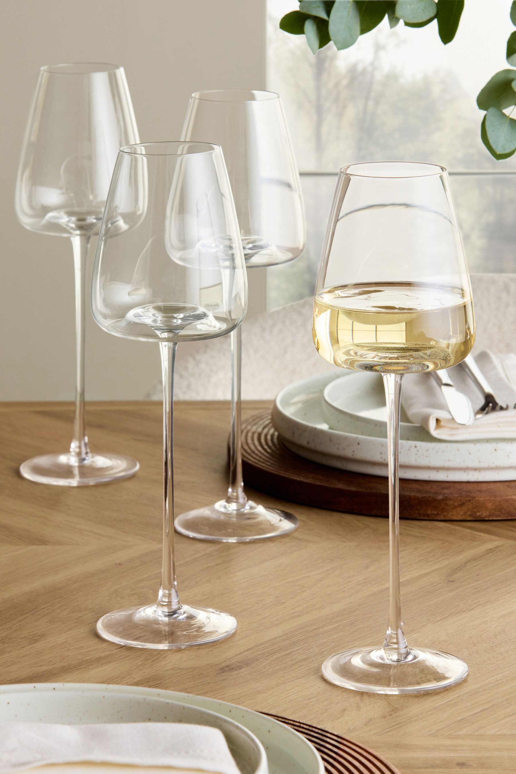 Next Weinglas 4er-Set trichterförmige Weingläser, 4-tlg., Glas, Design mit aktuellem Style aus England