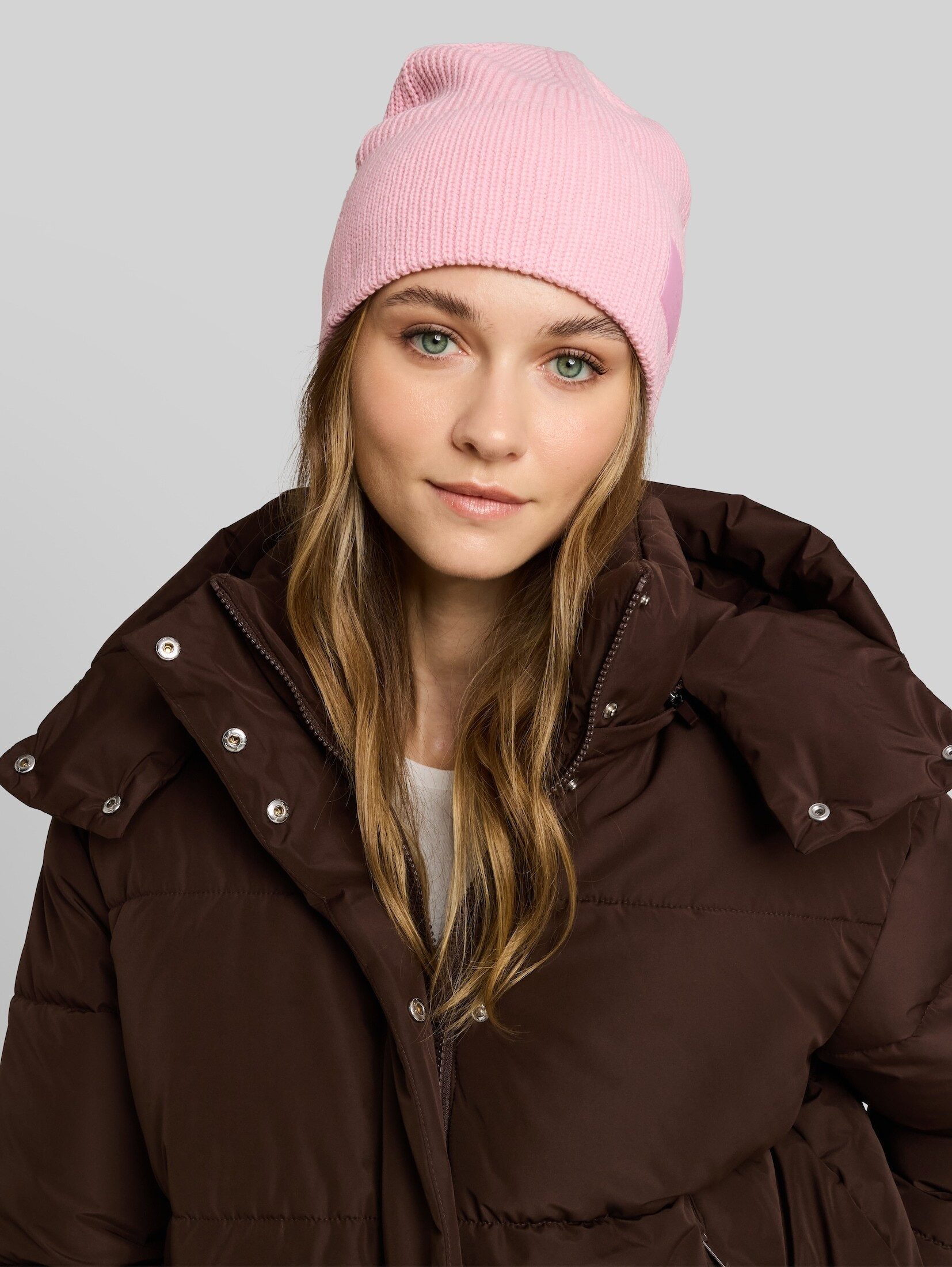 TOM TAILOR Denim Beanie Accessoire Beanie Mütze mit Badge – Bild 3 von 3