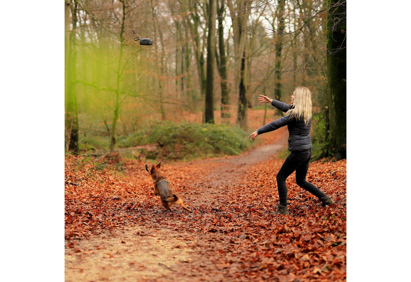 Thumbnail - lionto Tier-Intelligenzspielzeug Futterbeutel für Hunde, Trainingsdummy, Leckerlibeute, mit Kordel, wasserfest, 18 cm x ...