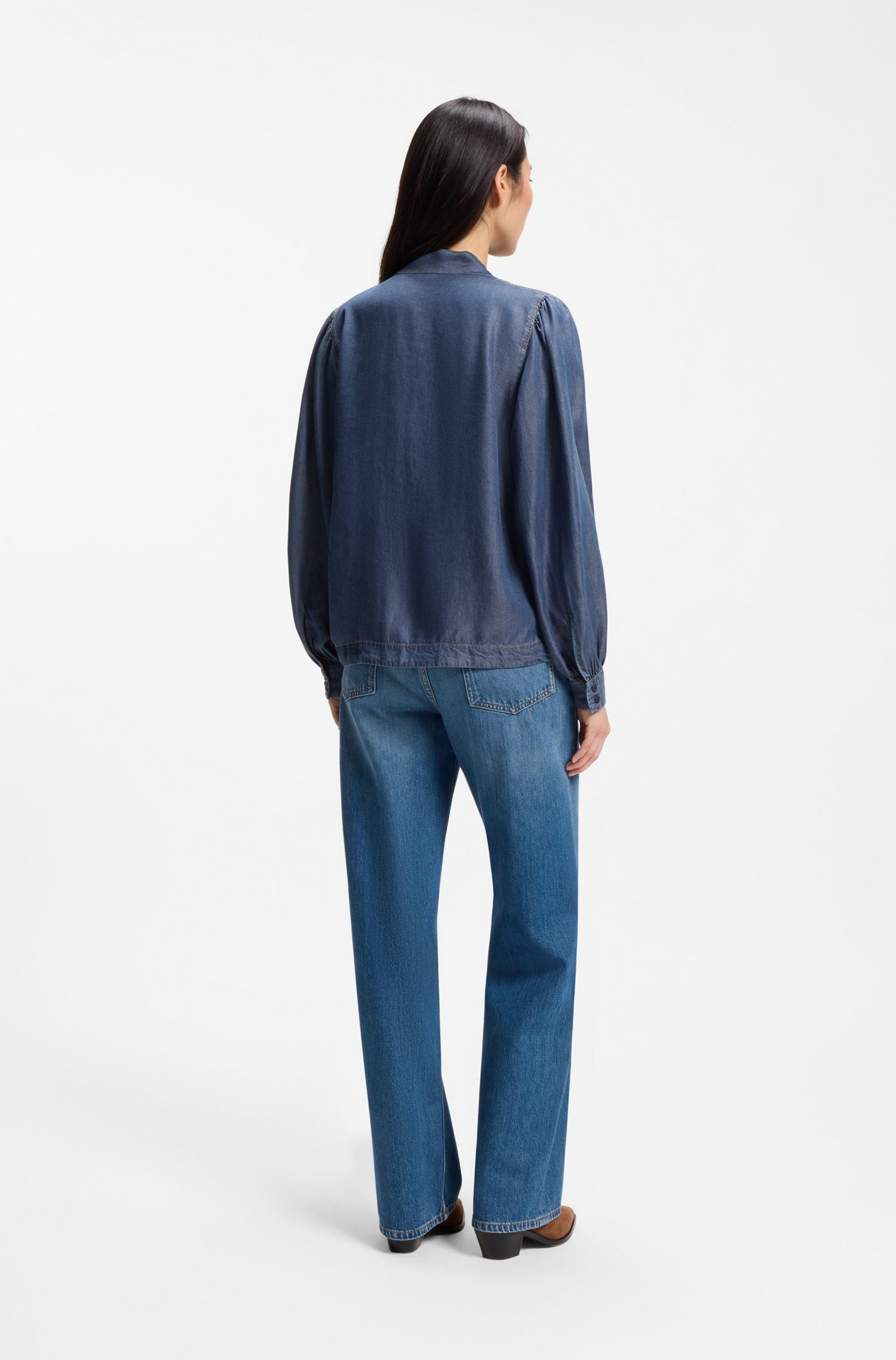 BOSS ORANGE Langarmbluse Betilla Premium Damenmode mit Schal-Detail, Denim-Look – Bild 5 von 5