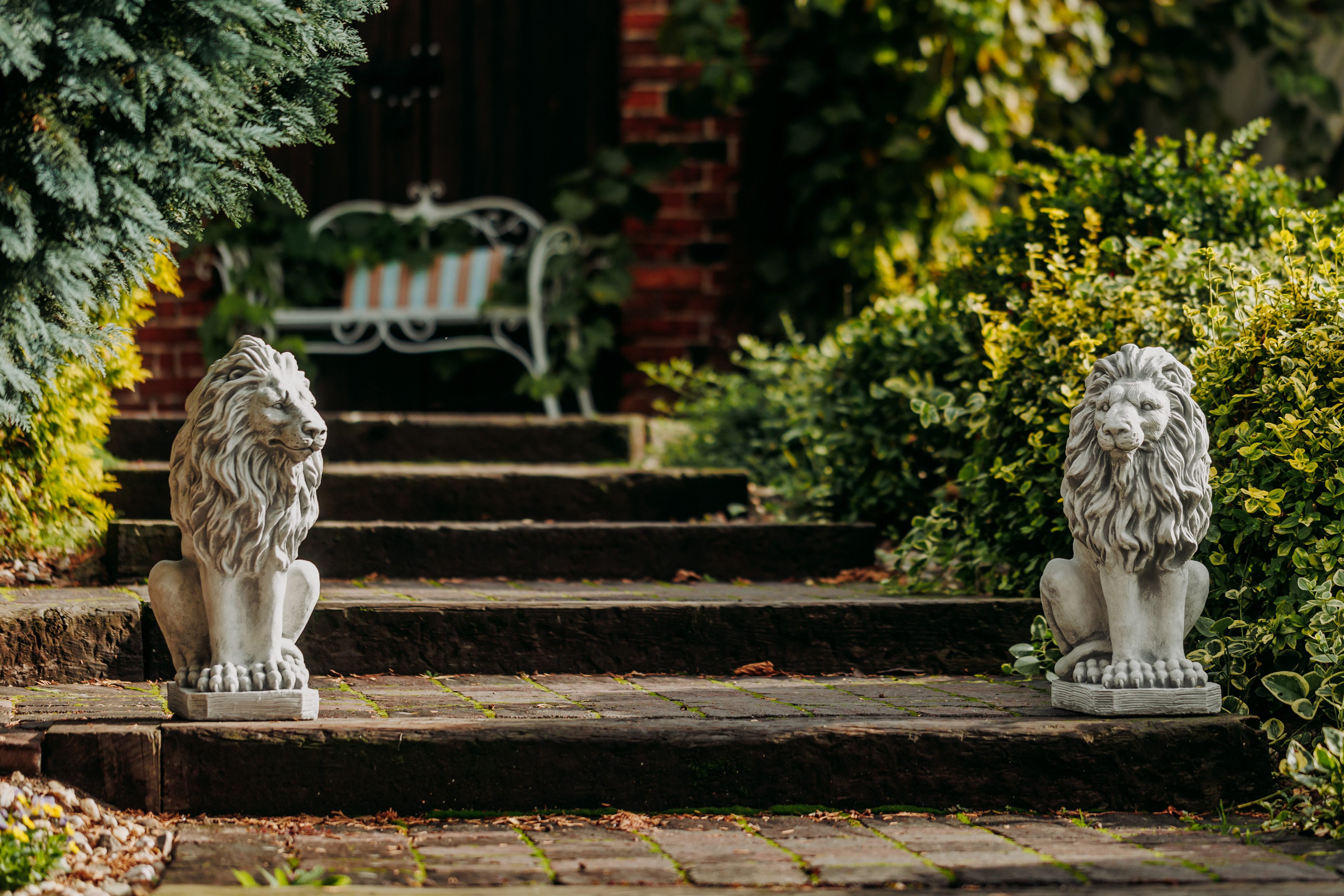 gartendekoparadies.de Gartenfigur Löwen Satuen Steinfiguren 2er-Set, H. 53 cm, 78 kg, (1 St., 2er-Set), Frostsicher