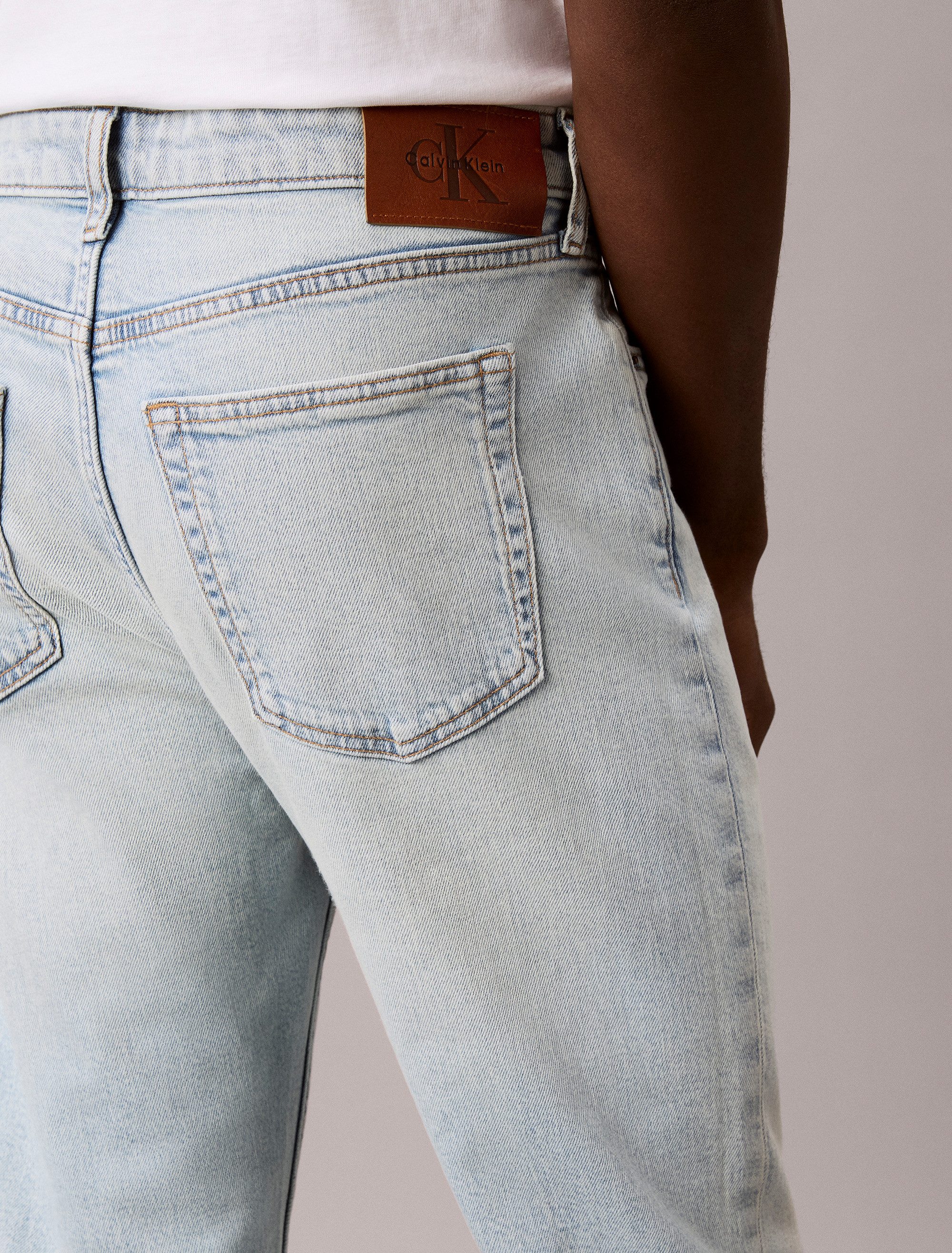 Calvin Klein Jeans Slim-fit-Jeans SLIM TAPER mit Markenlabel – Bild 5 von 5