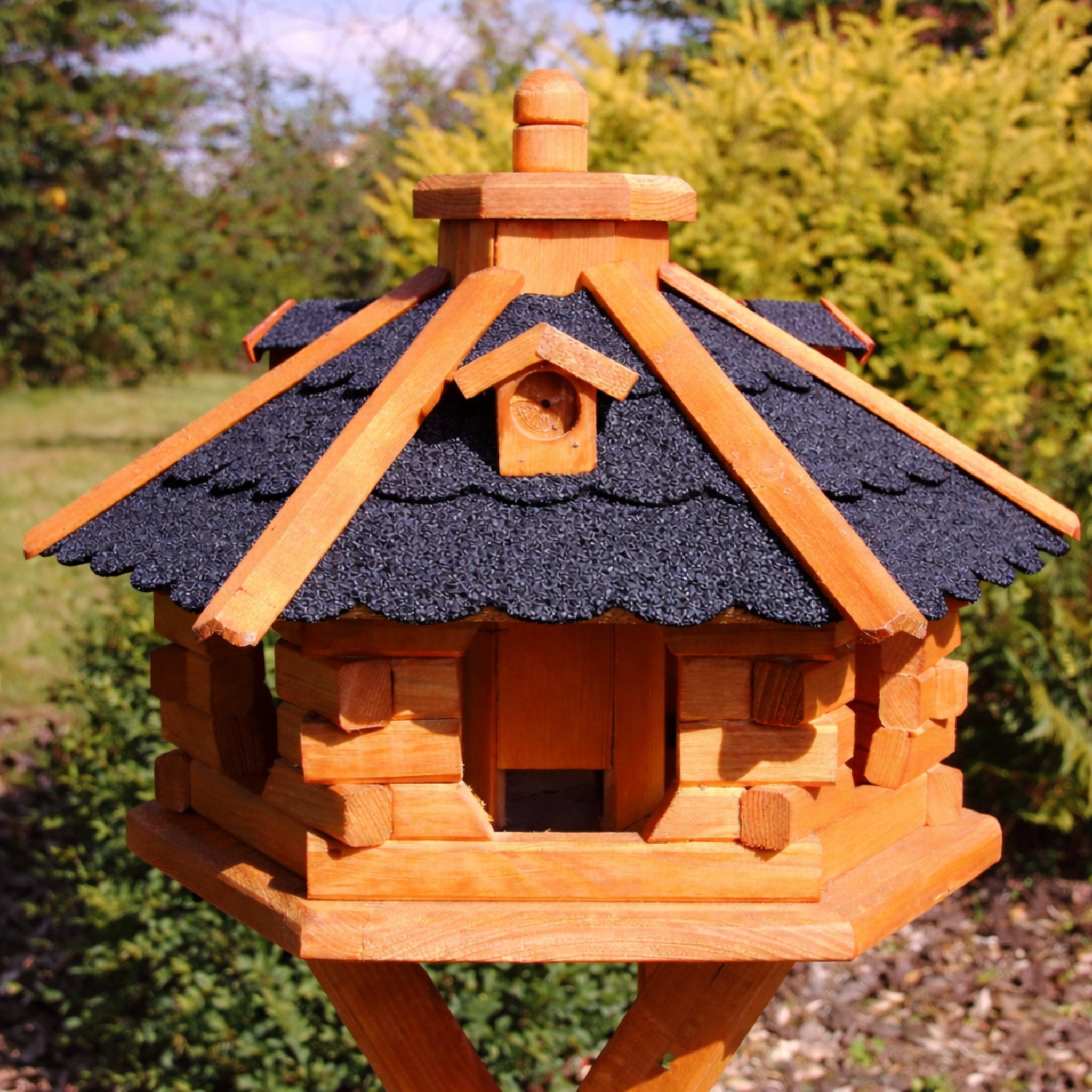 Holzdekoladen Vogelhaus Vogelhaus Holz handgefertigt mit Ständer & Solar weiß wählbar