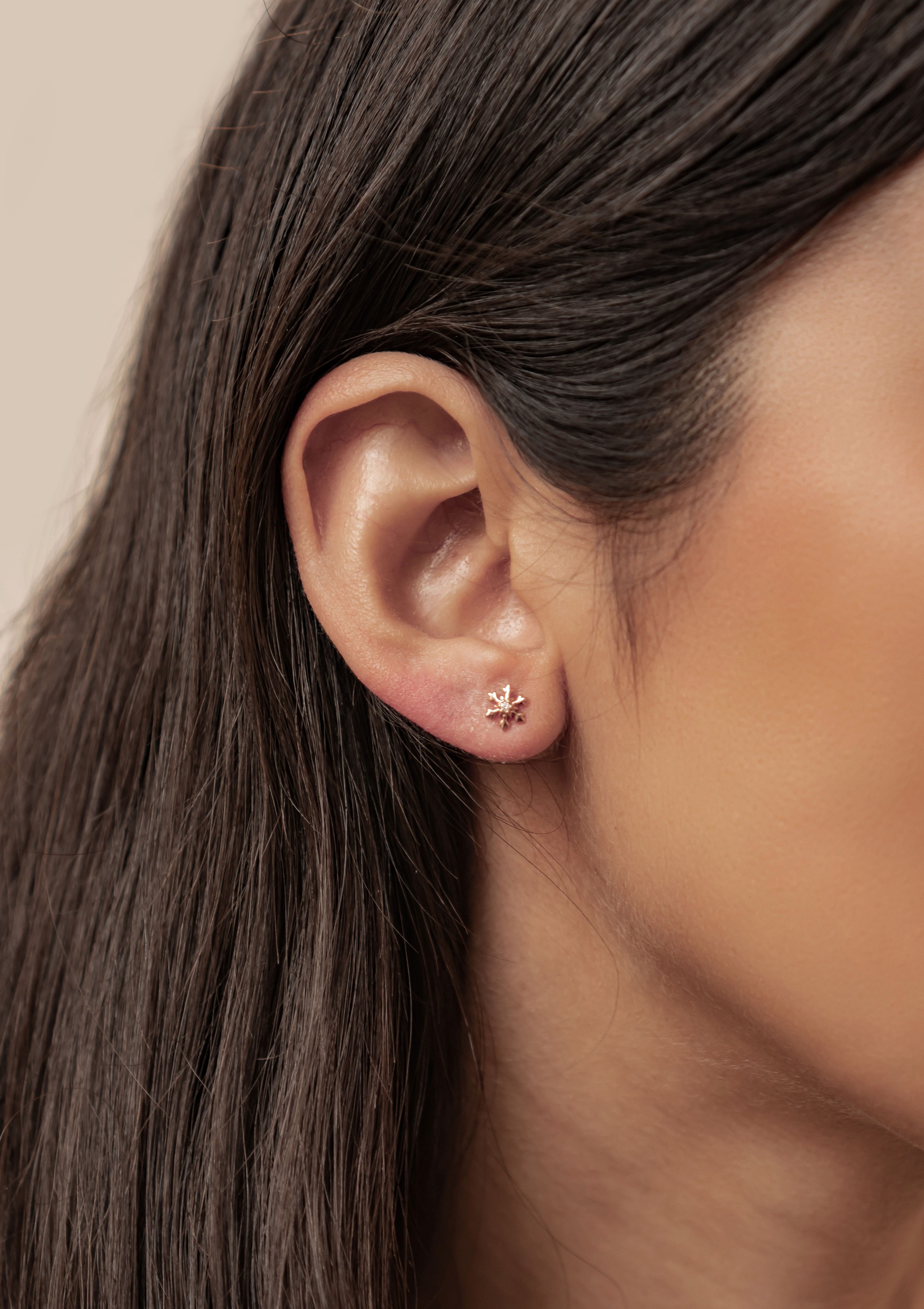 Hey Happiness Paar Ohrstecker Zirkonia Schneeflocken, für Damen & Mädchen, Festliche 925 Silber Damen Ohrringe, vergoldet