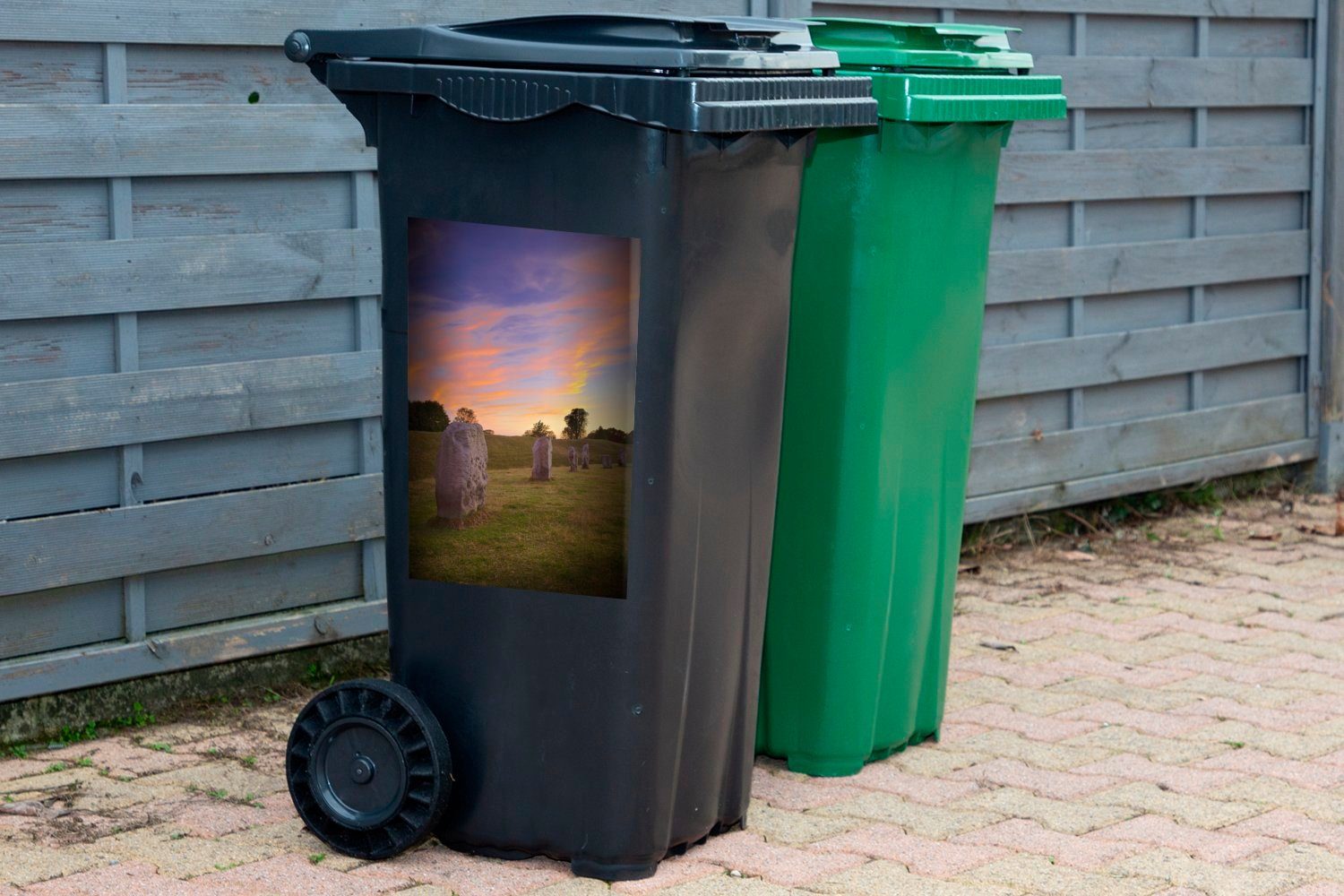 MuchoWow Wandsticker Der Avebury einem (1 Sonnenuntergang St), Container, Mülleimer-aufkleber, Abfalbehälter von Steinkreis farbenprächtigen bei Mülltonne, Sticker