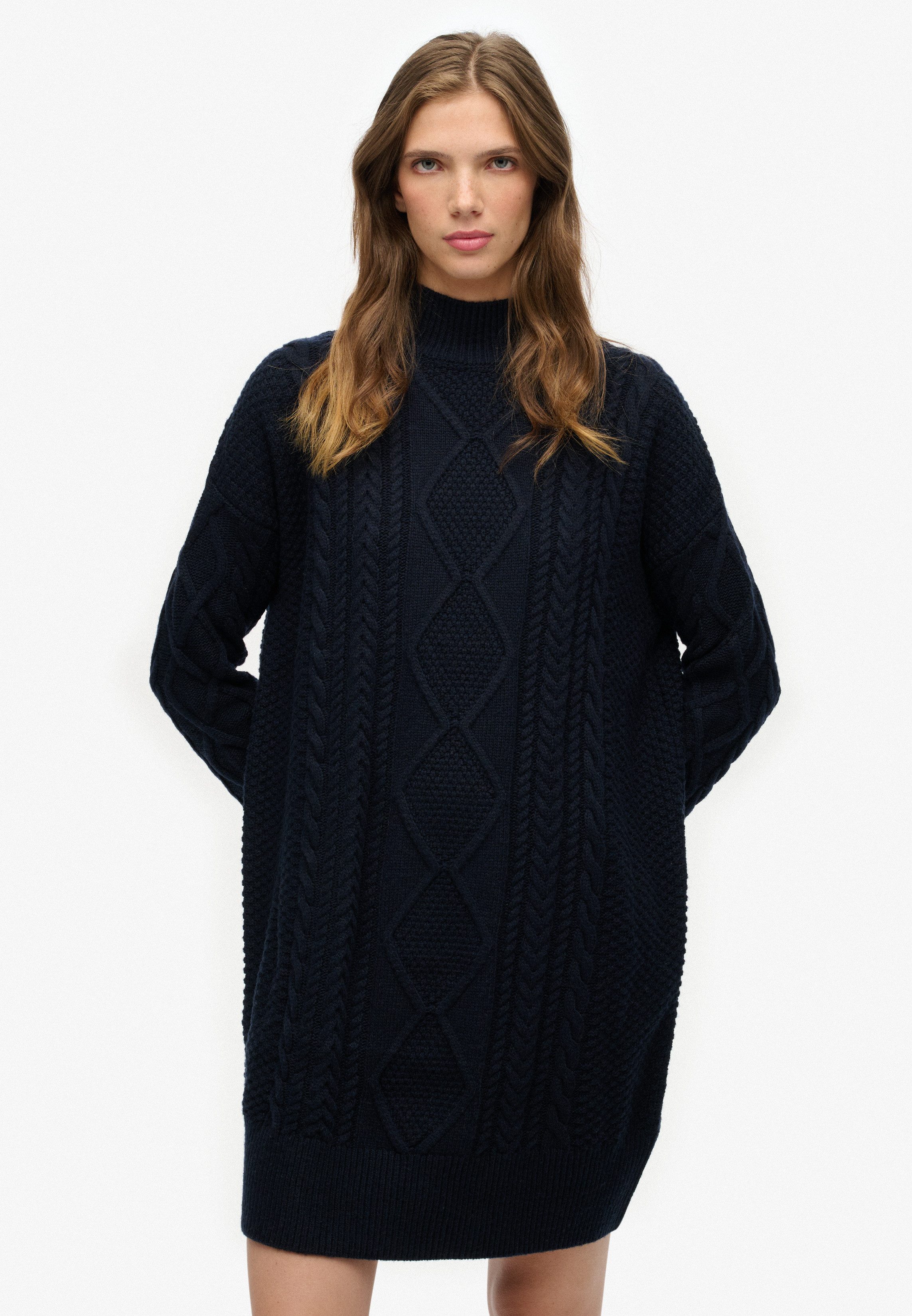 Superdry Strickkleid SLOUCHY CABLE KNIT DRESS Materialmix, loose fit, hochwertig mit Woll-Anteil