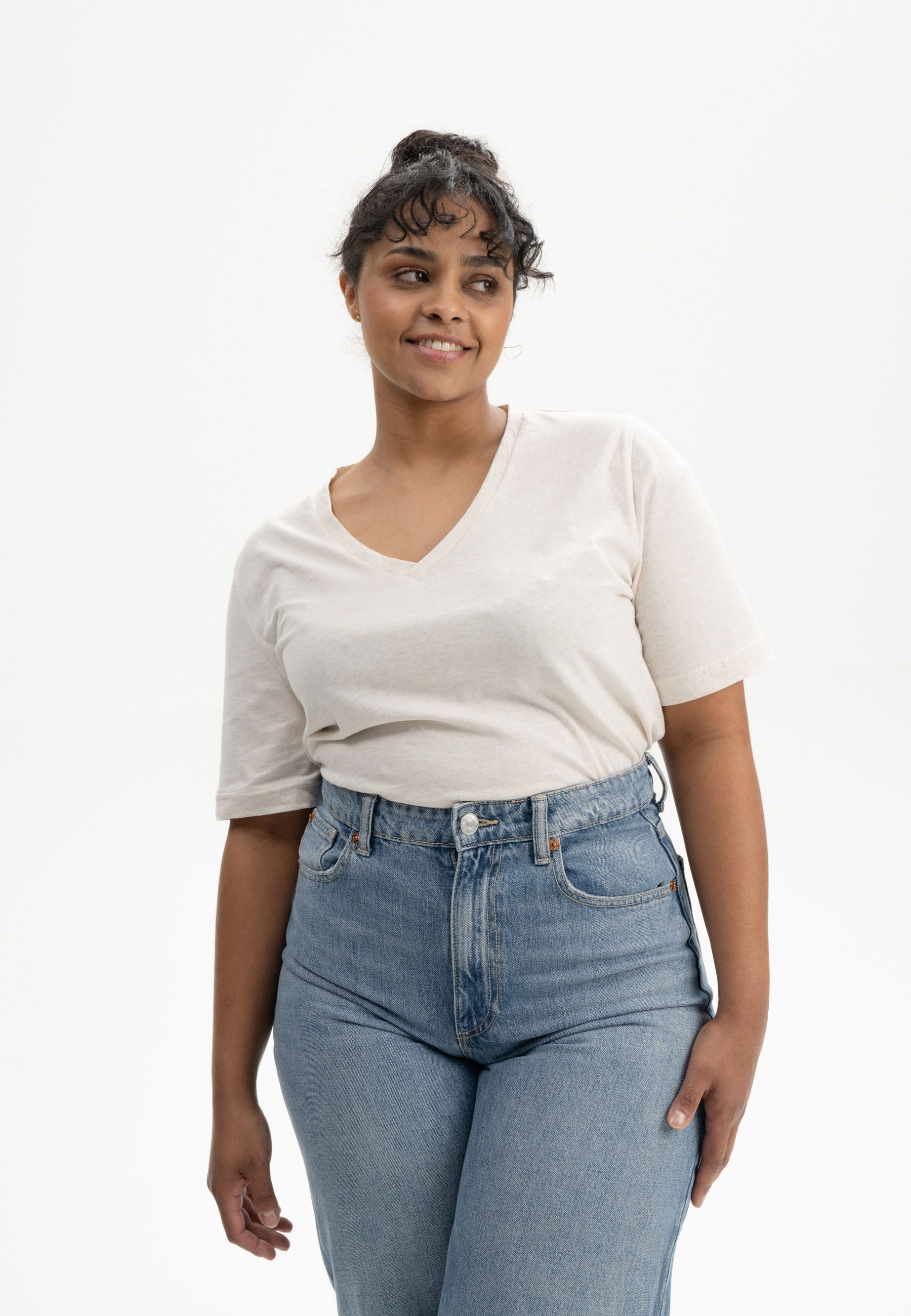 MELA Kurzarmshirt V-Neck T-Shirt Style ANKITA Kragen aus Single Jersey