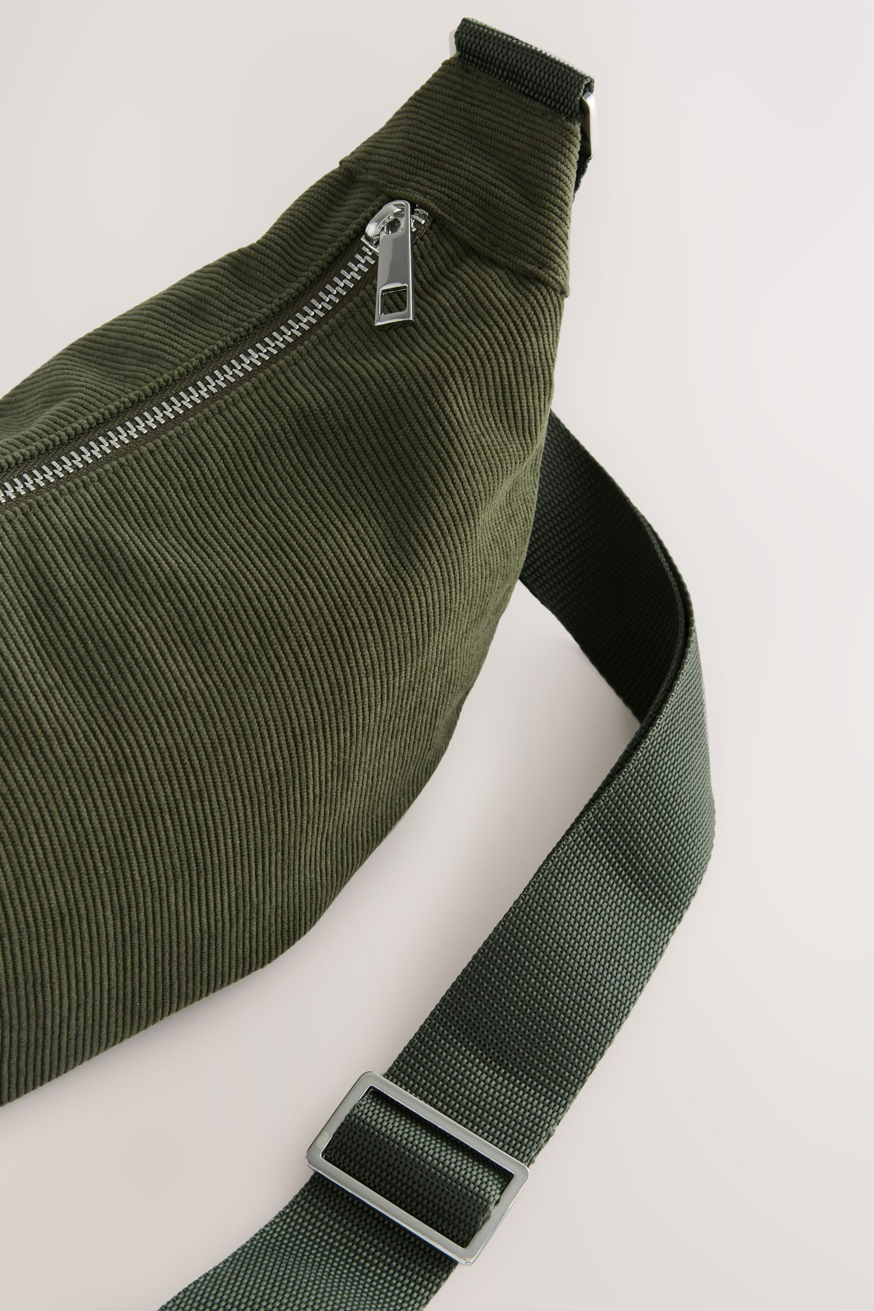 Next Umhängetasche Sling-Tasche in Cord-Optik (1-tlg) günstig online kaufen