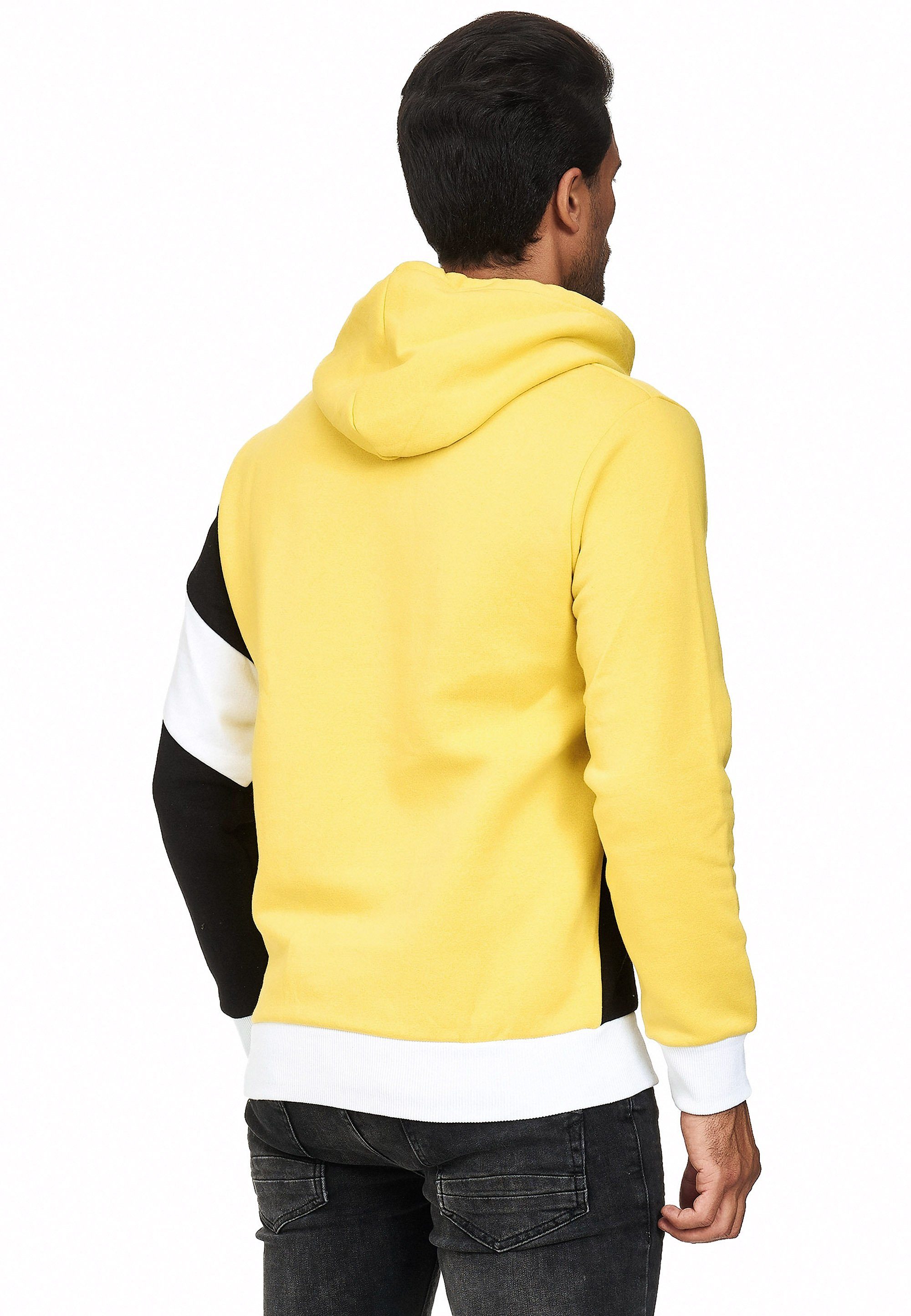 Rusty Neal Kapuzensweatshirt in sportlichem gelb-schwarz Design