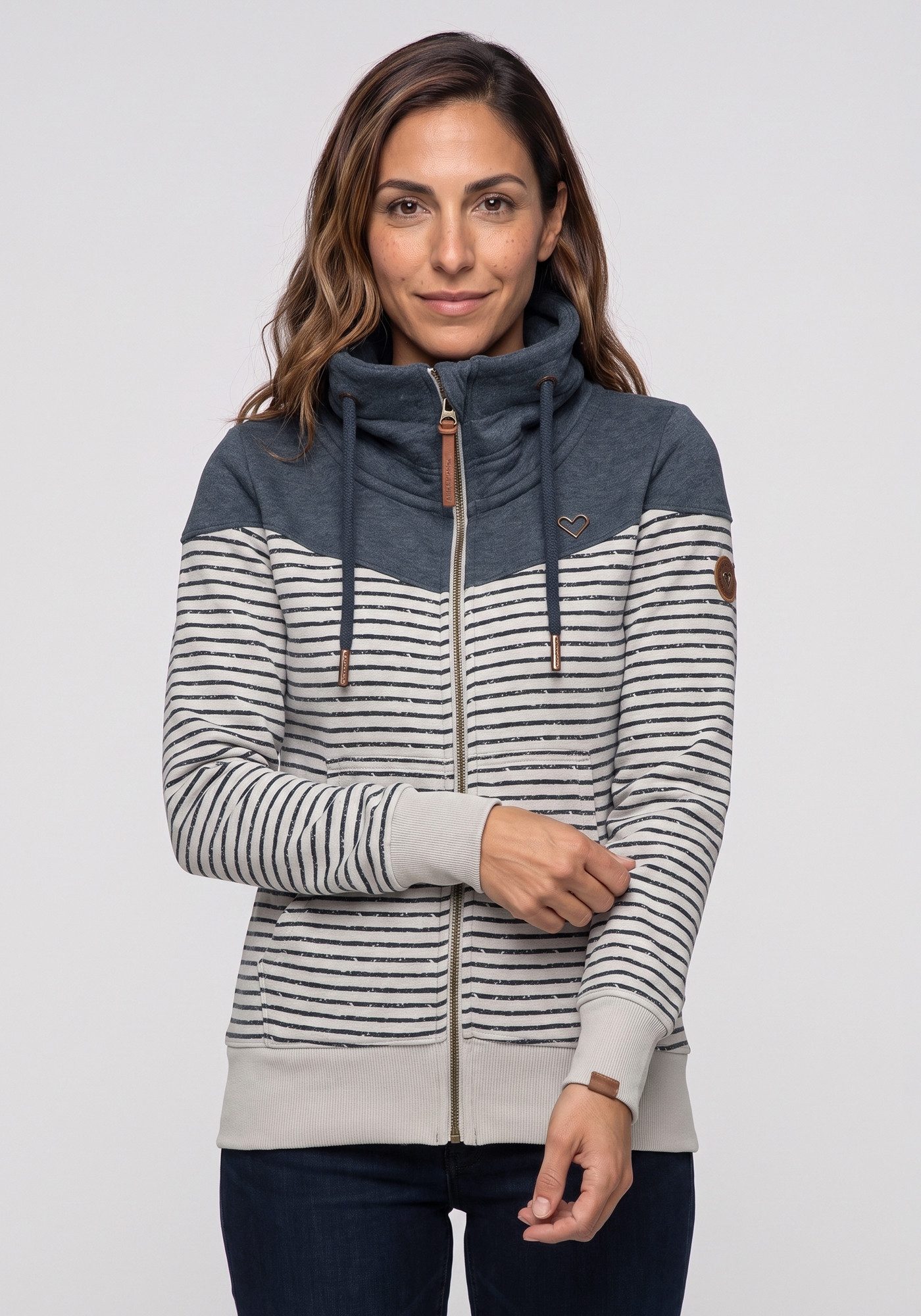 Alife & Kickin Sweatjacke ValinaAK B mit hohem regulierbaren Stehkragen in toller Sweat-Qualität