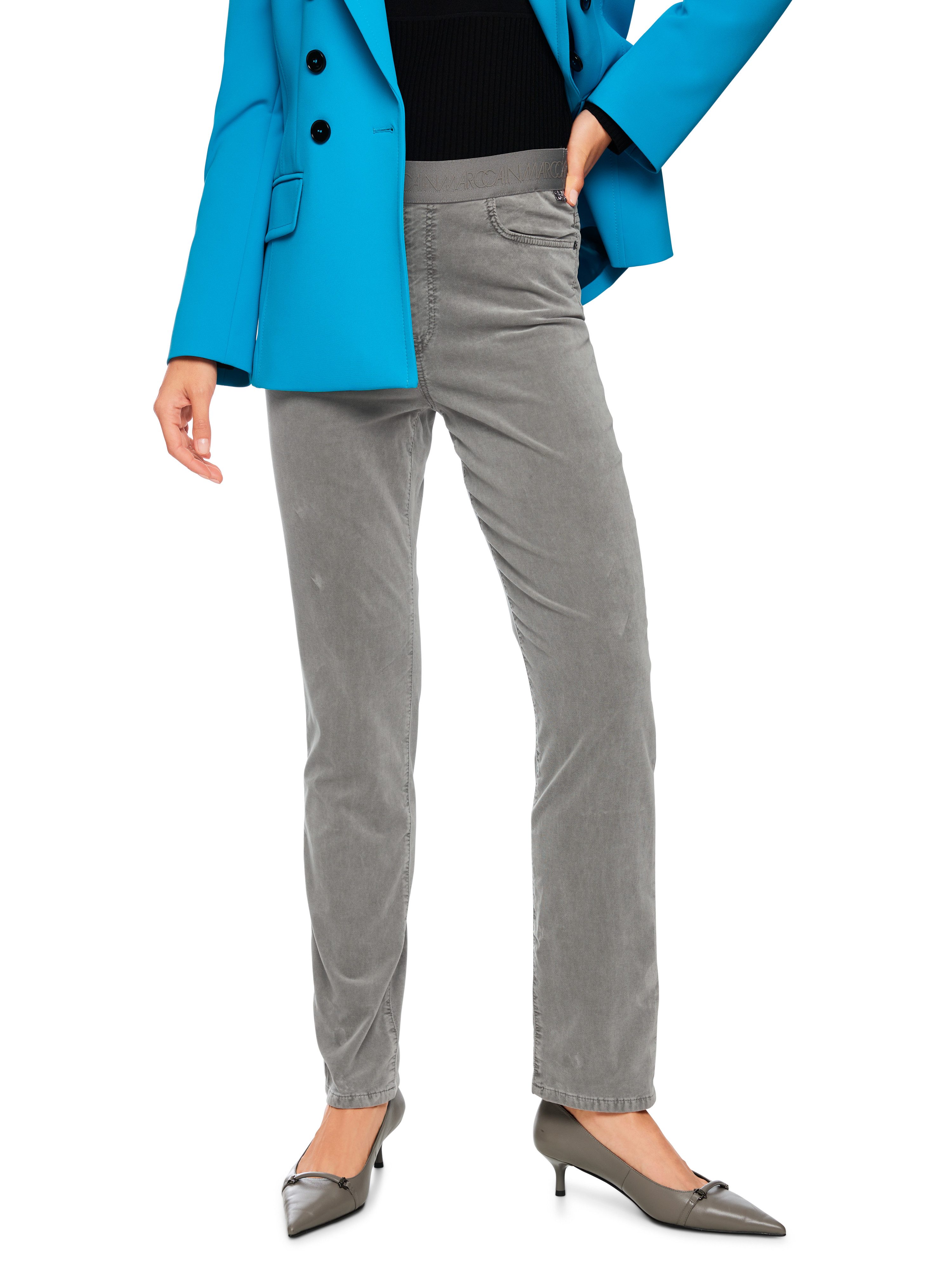 Marc Cain Schlupfhose City Tours Premium Damenmode aus Samt, Model: Siena, günstig online kaufen