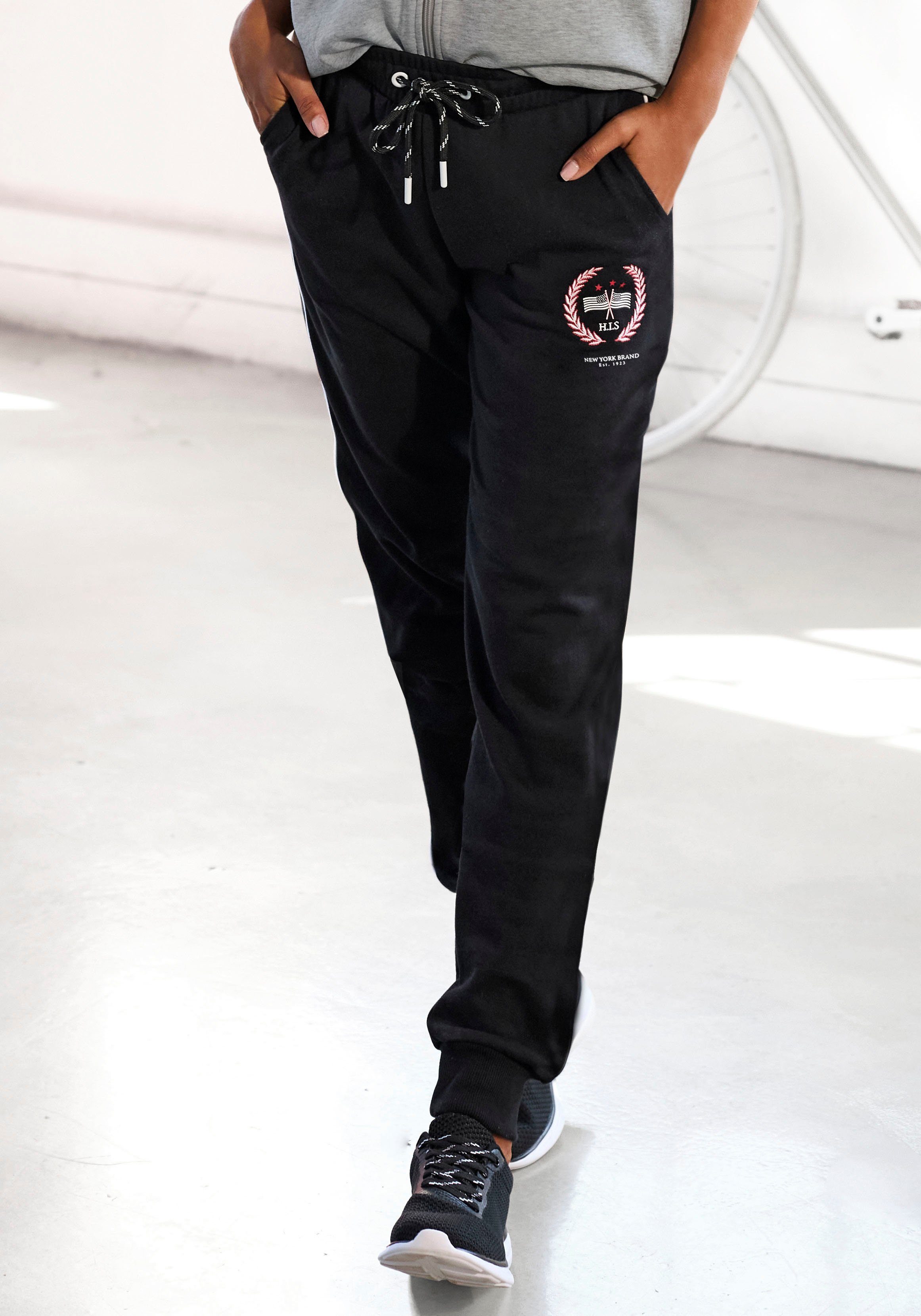H.I.S Sweatpants -Loungehose mit Logostickerei und Print, Loungeanzug schwarz