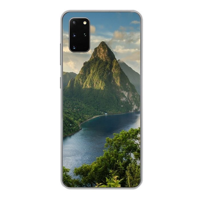 MuchoWow Handyhülle Blick auf eine mit tropischem Regenwald bedeckte Berglandschaft in St. Phone Case Handyhülle Samsung Galaxy S20 Plus Silikon Schutzhülle
