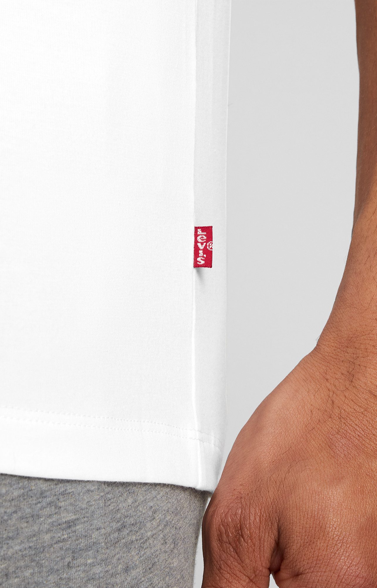 Levi's® T-Shirt LEVIS MEN V-NECK (2er Pack) mit V-Ausschnitt und kurzen Ärmeln