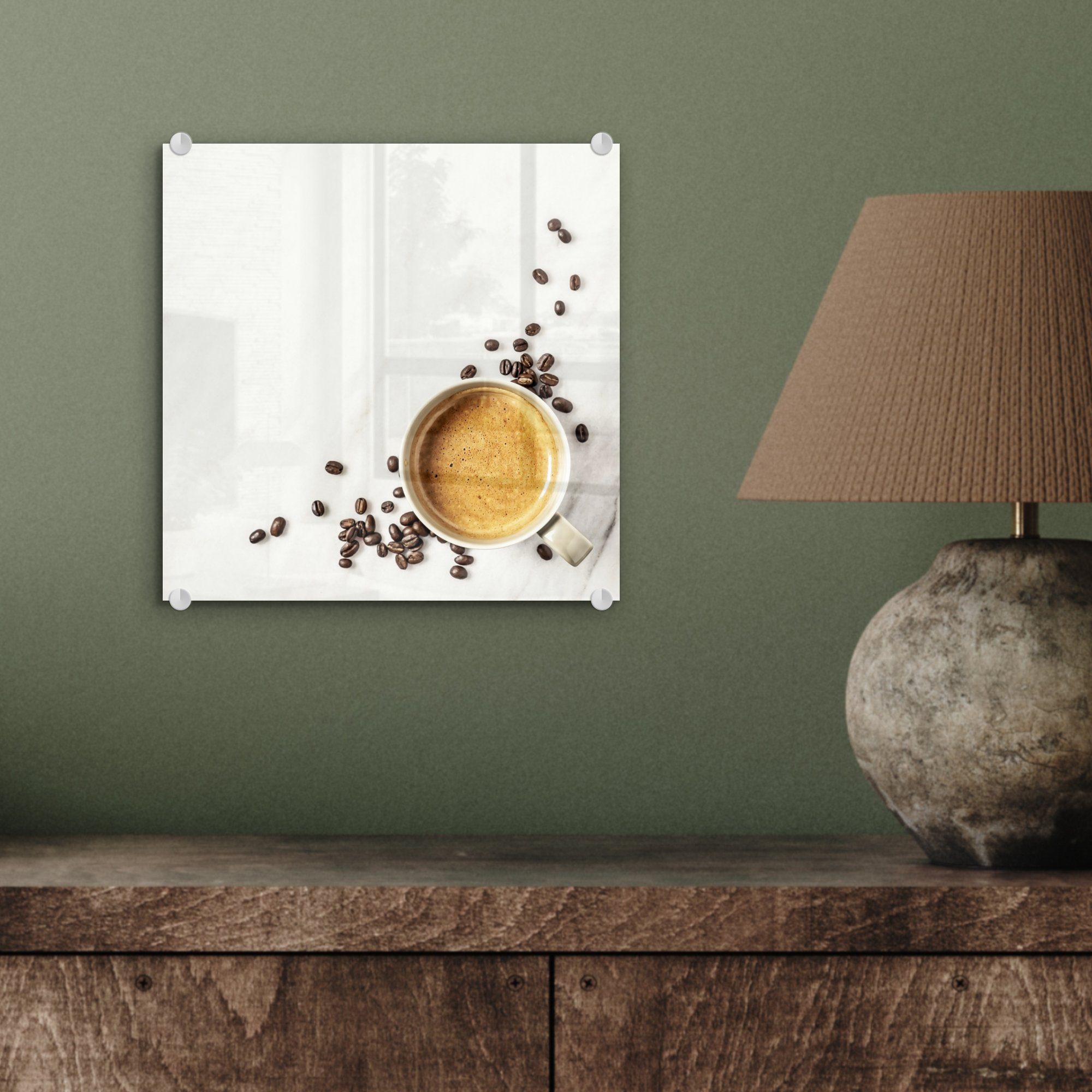 MuchoWow Acrylglasbild Eine St), Foto - Glas Tasse marmoriertem, auf Wandbild weißem, auf Wanddekoration Kaffeebohnen und Glasbilder (1 Bilder Kaffee auf Glas - 
