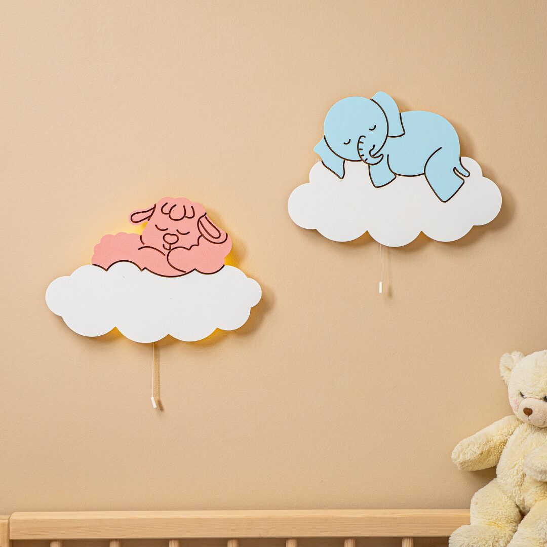 COZYCOLLECTIONS LED Wandleuchte Wandnachtlicht„ (Elefant und Lamm) auf der Wolke in Holzoptik, LED, Warmweiß, Montessori: sanftes Licht & eigene Schalter fördern Autonomie