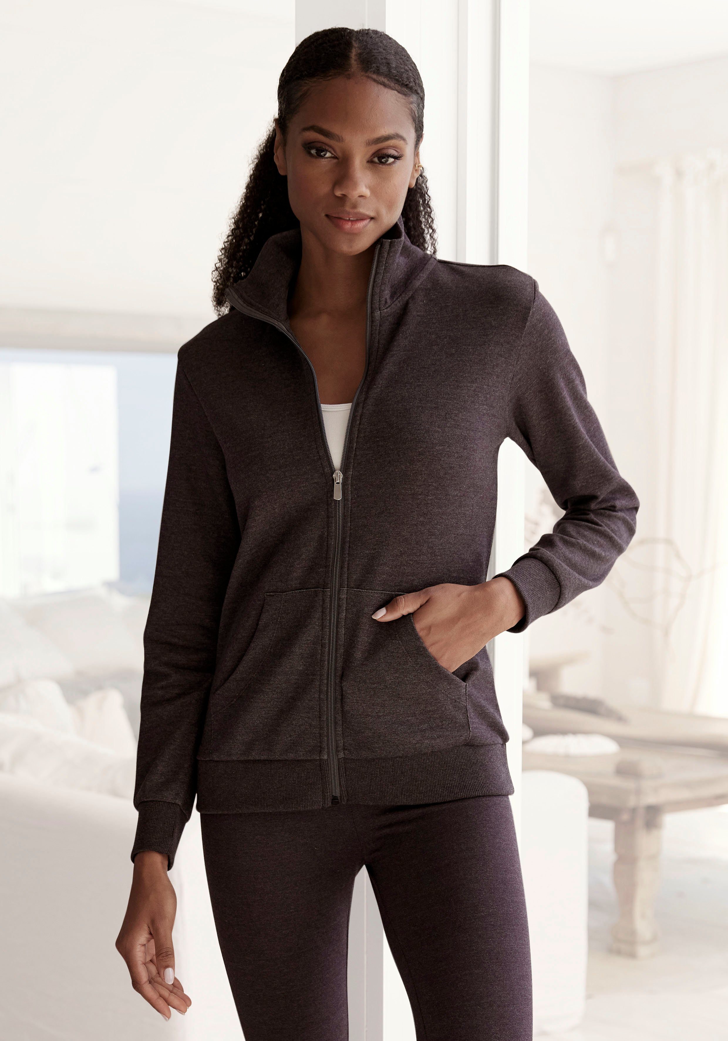 Loungewear, anthrazit meliert Sweatjacke Loungewear Loungejacke - Logostickerei Bench. glänzender Loungeanzug mit am Stehkragen,