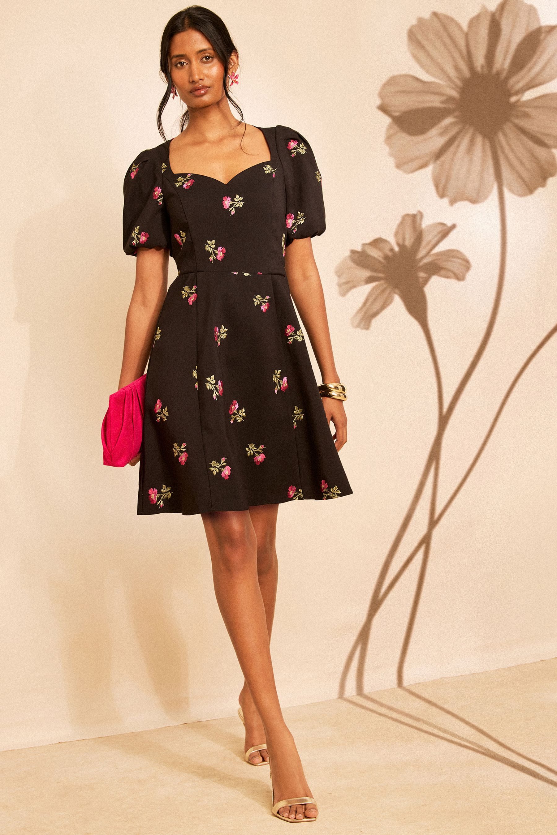Love & Roses Minikleid Love & Roses Tailliertes Skater-Minikleid (1-tlg) – Bild 5 von 5