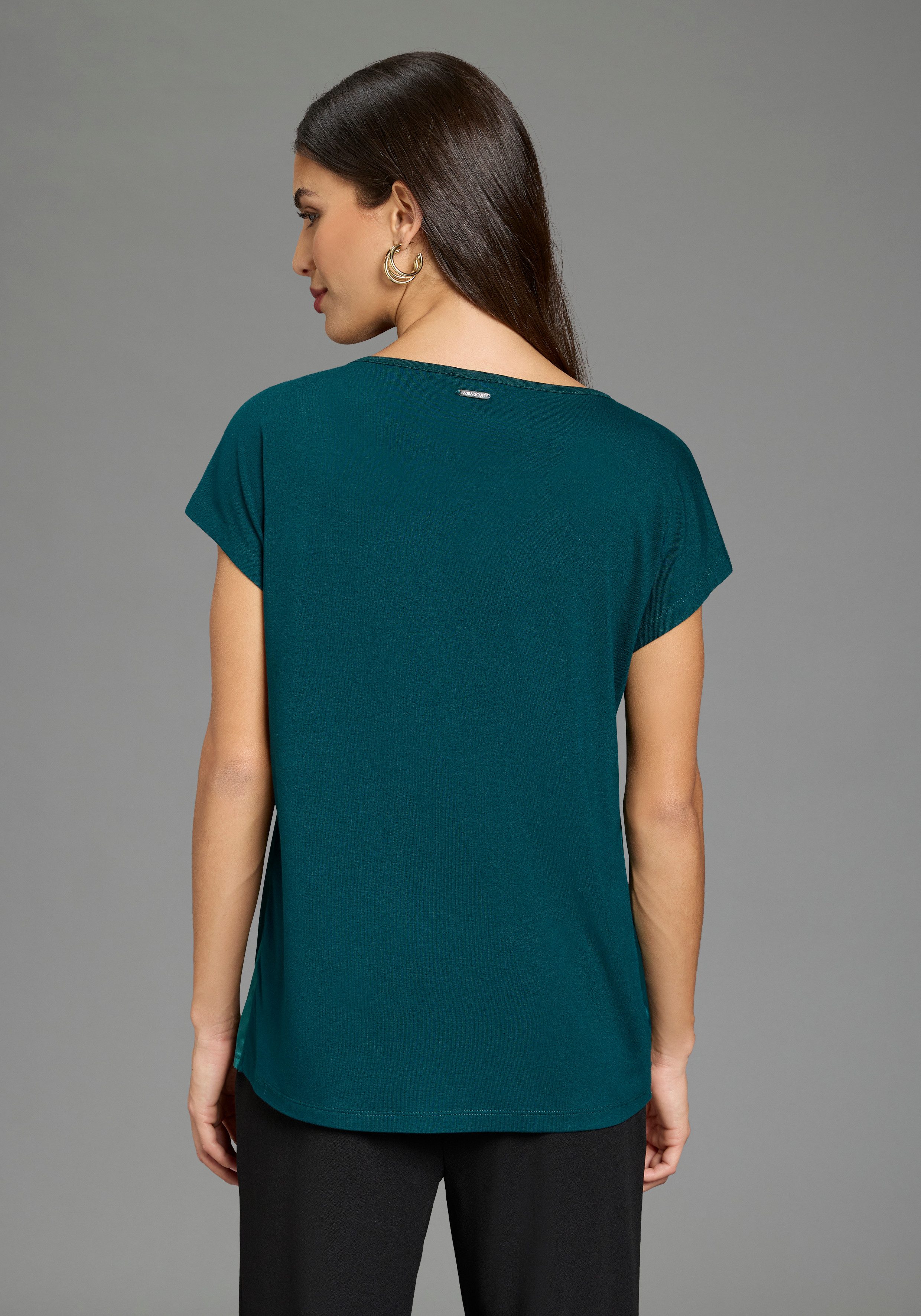 Laura Scott Shirtbluse mit Satin-Vorderteil und hochflexiblen Jersey-Rücken lockere Passfrom, zeitlos & gut zu kombinieren. Reduzierter Preis € 26,30. Unverbindliche Preisempfehlung € 34,99, (€ 26,30 pro 1 Stk)