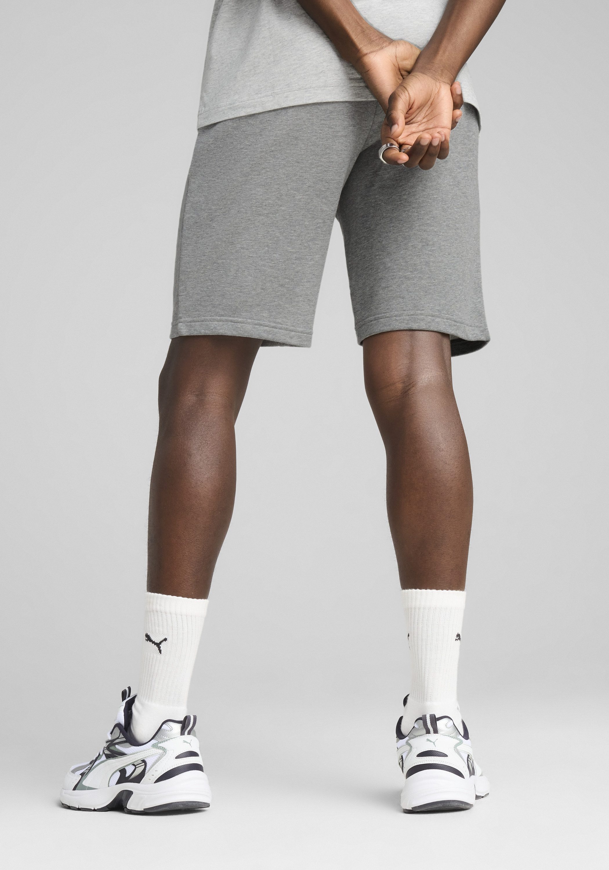 PUMA Trainingsshorts ESS 2 COLOR NO. 1 LOGO SHORTS 10" TR mit Eingrifftaschen, elastischer Bund mit Kordelzug, Regular Fit