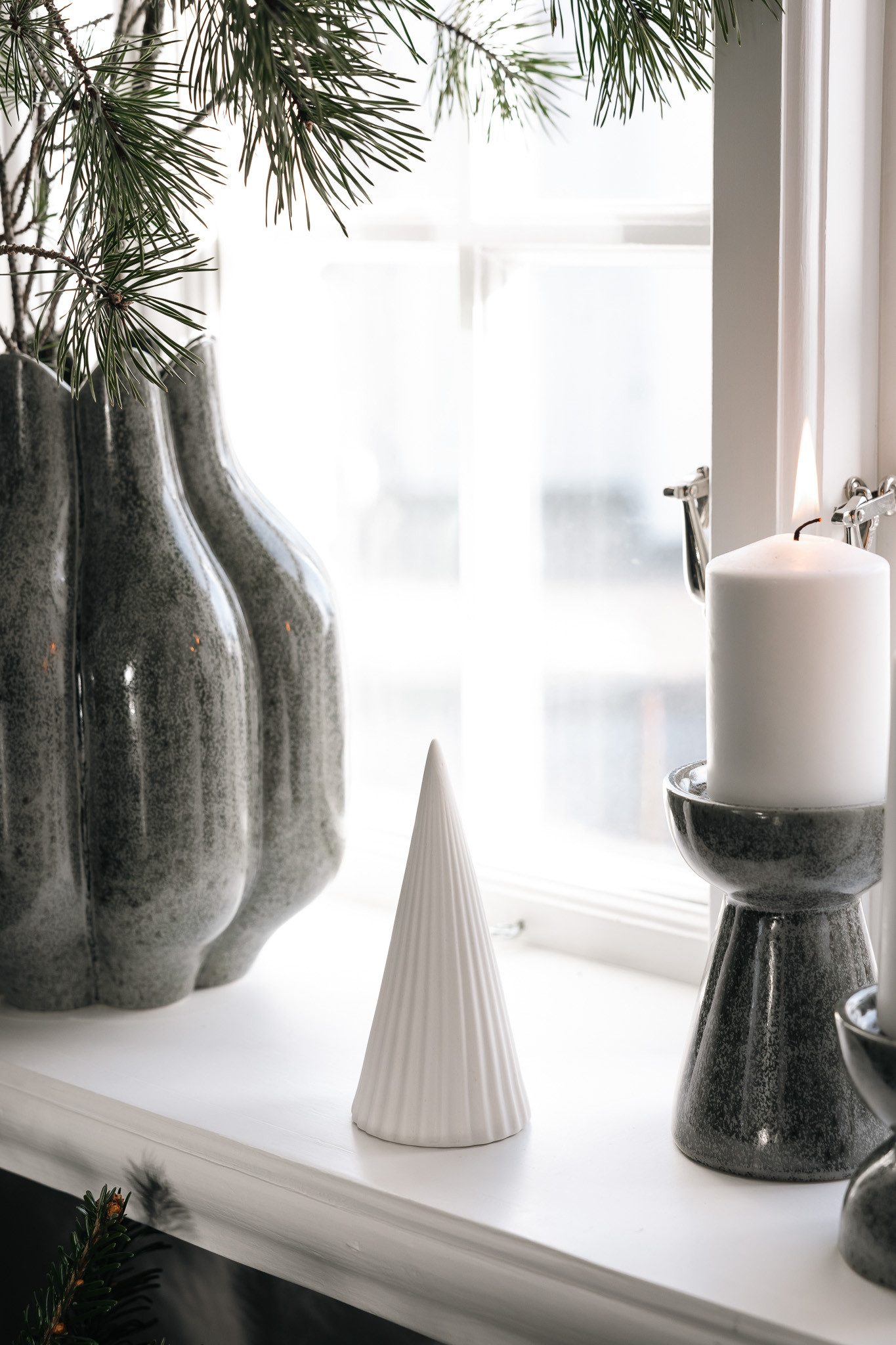 Storefactory Dekobaum Stigamo aus Keramik Weiß Matt, Dekoration für Weihnachten