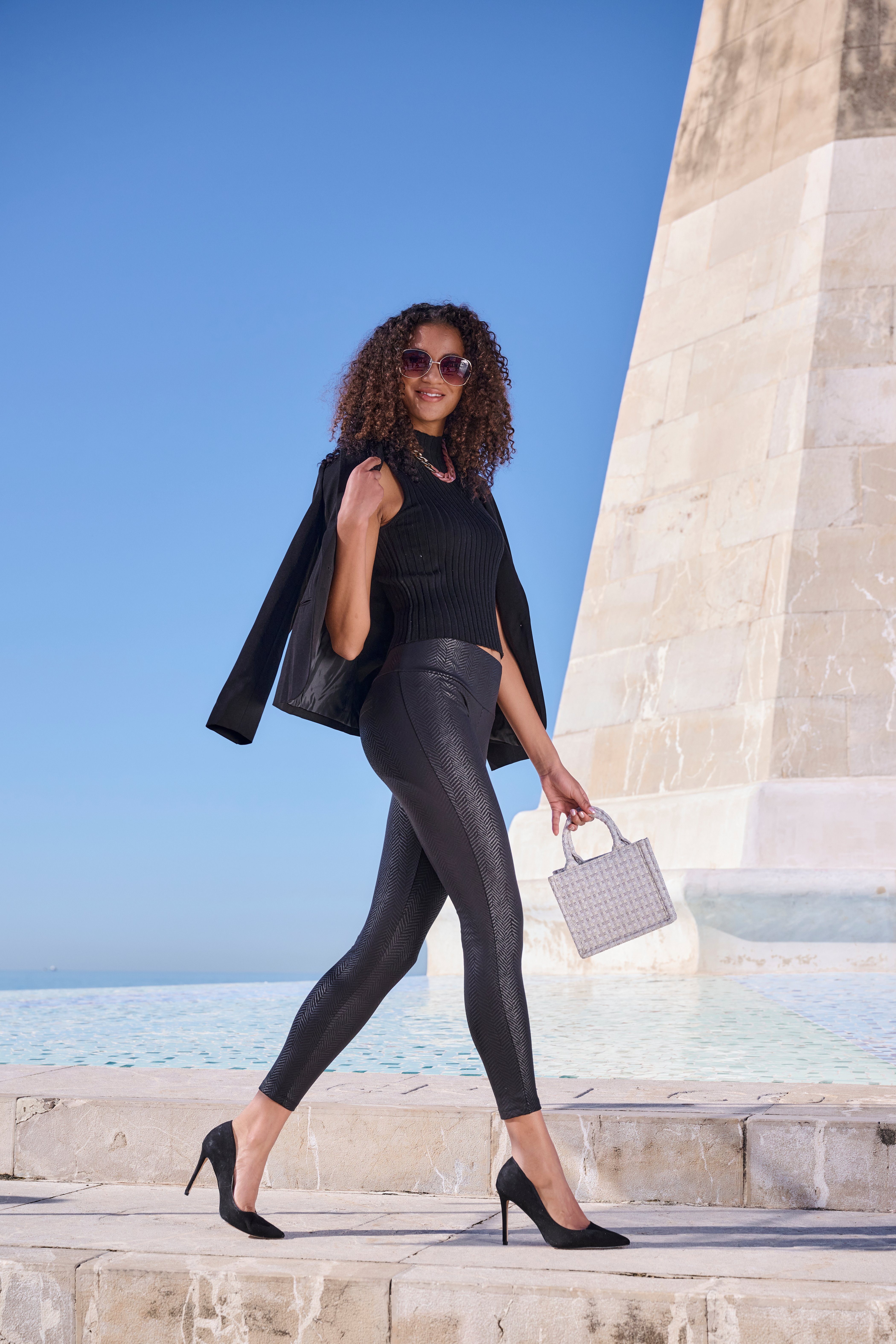 LASCANA Leggings mit schimmerndem Alloverdruck