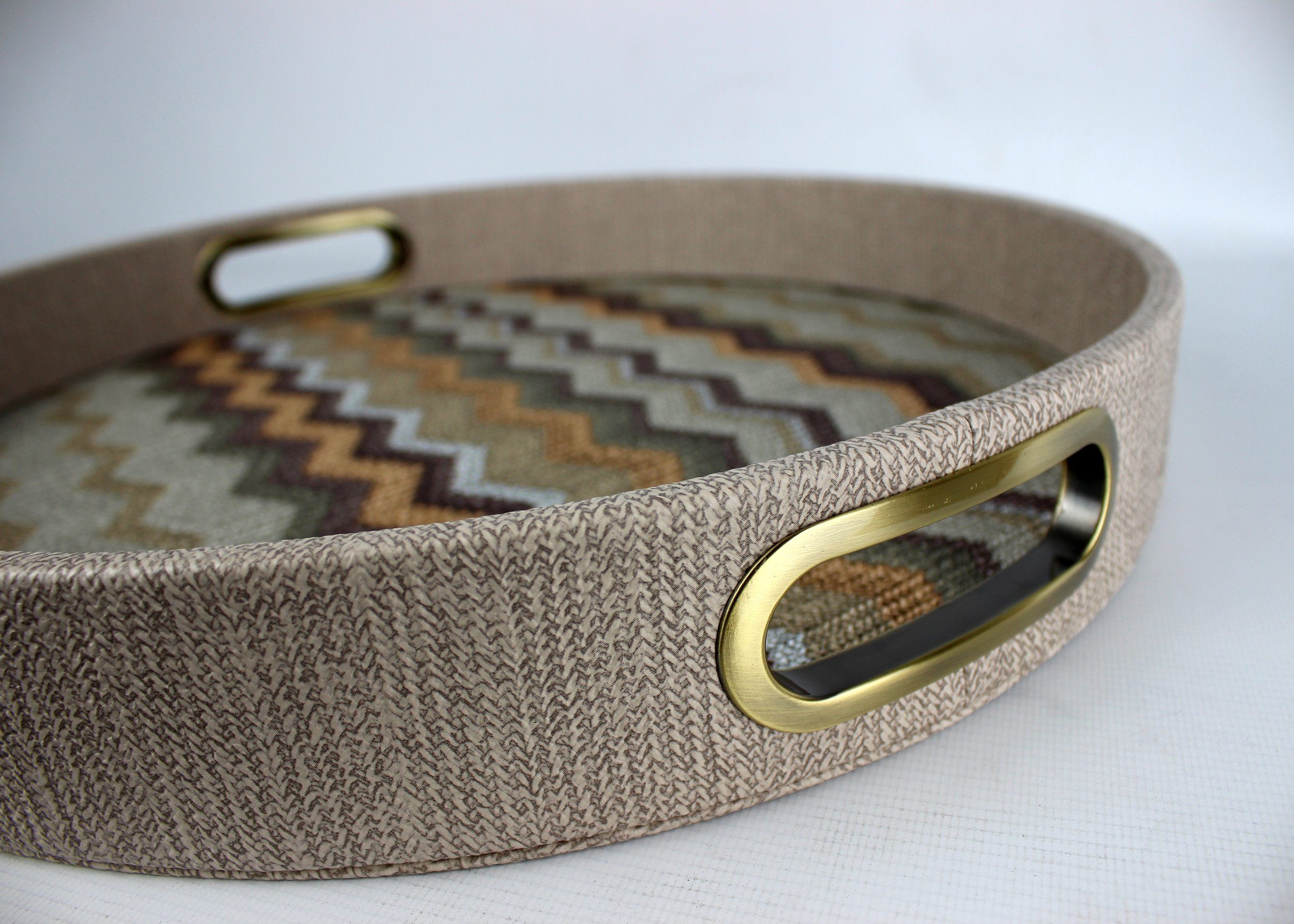 Signature Home Collection Tablett Tablett braun gestreift abwischbar Muster gezackt mit Griffen, Kunstleder, (1 Stück, 1-tlg., 1x Tablett), abwischbar, rutschfest, geeignet zum Servieren