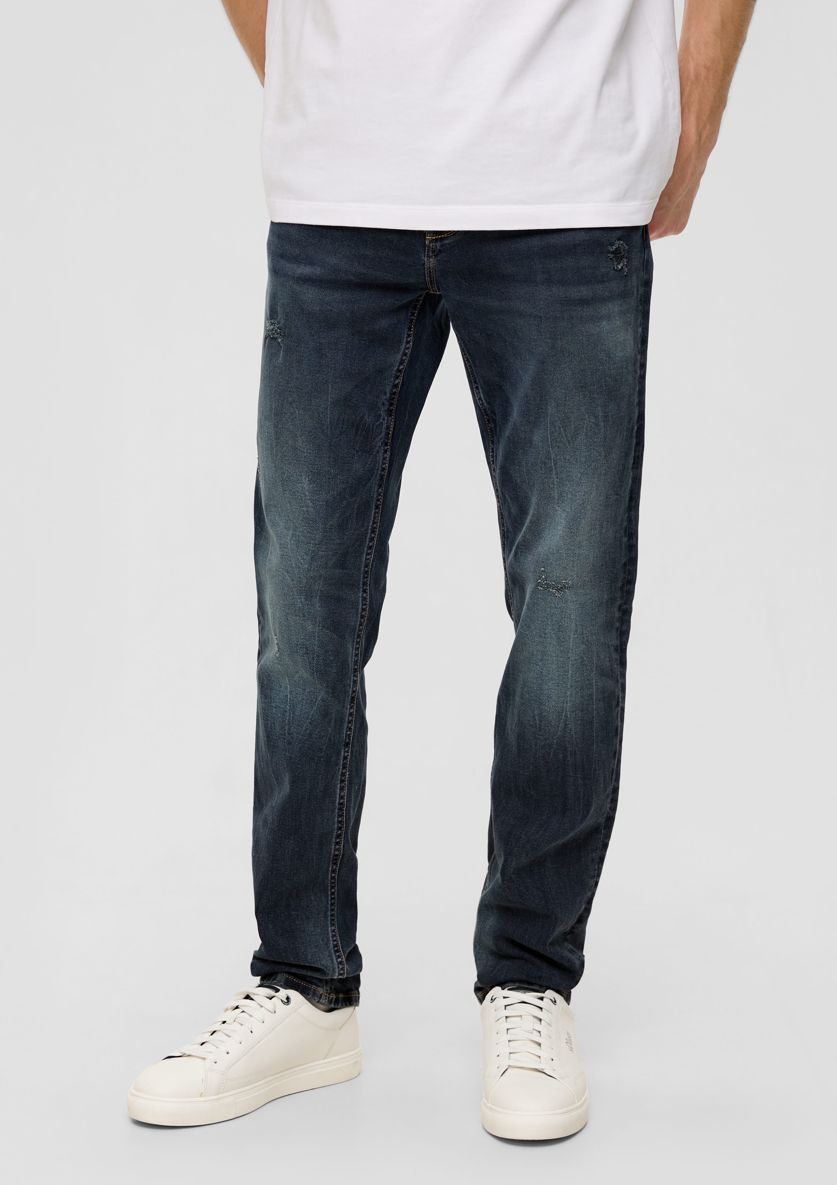 s.Oliver Stoffhose Jeans Rise Mid Fit / Label-Patch, Slim dunkelblau / Nelio Slim / Destroyes Leg