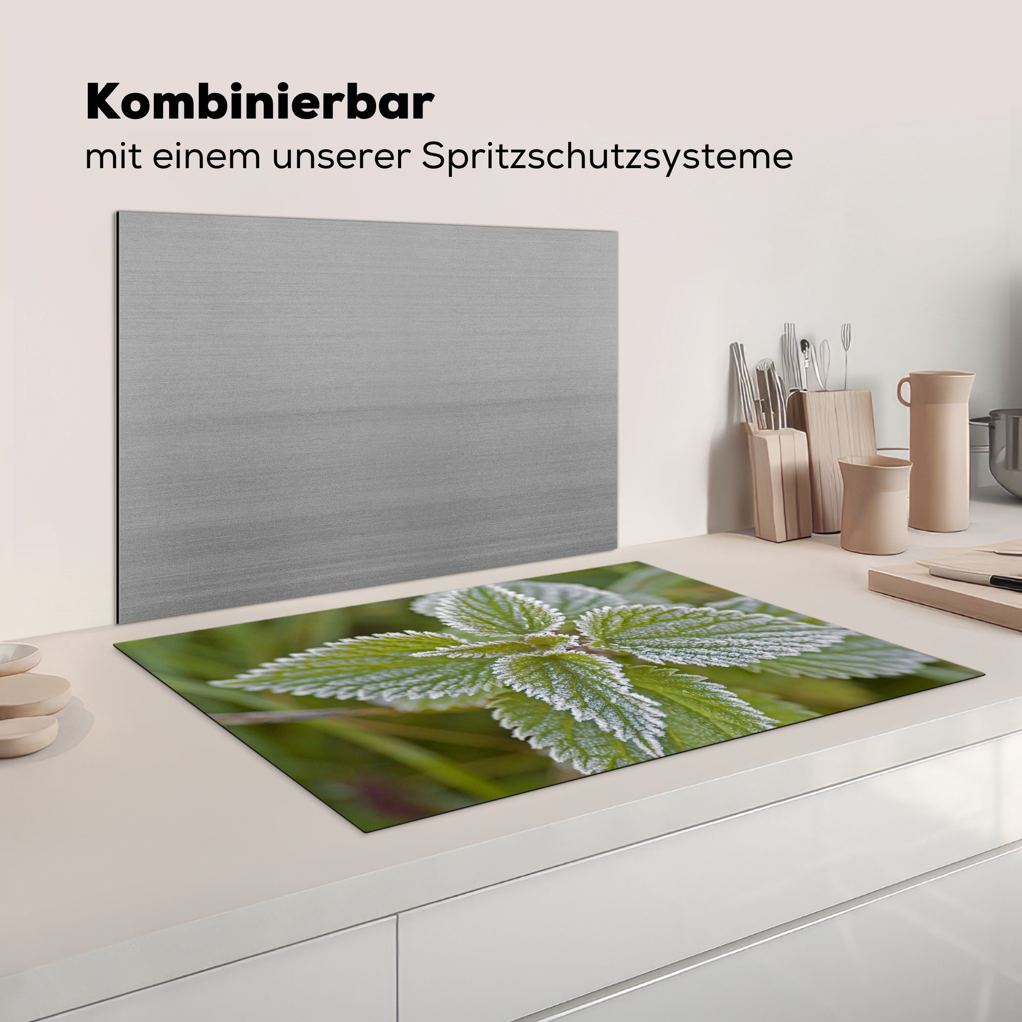 im Blätter Vinyl, 81x52 oben küche, (1 Ein Herdblende-/Abdeckplatte cm, die Induktionskochfeld Schutz von Winter, tlg), gefrorene Blick MuchoWow für auf Ceranfeldabdeckung