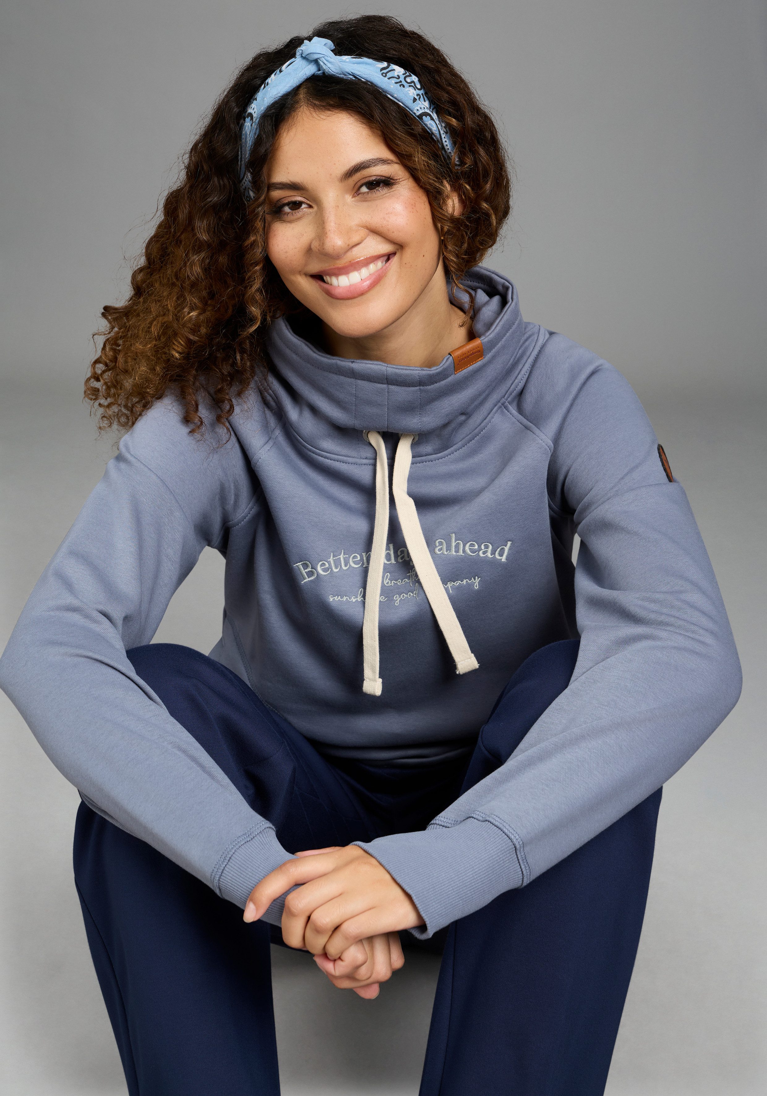 KangaROOS Sweatshirt mit hohem Schalkragen, hüftlange Form, Langarm, auch in großen Größen