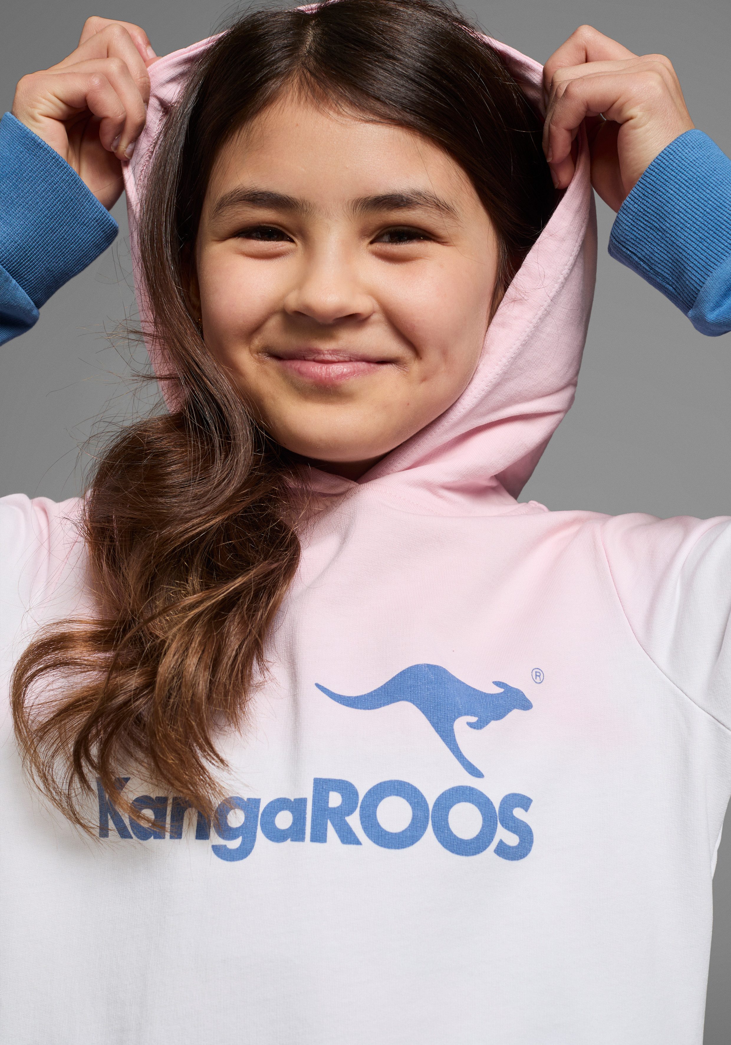 KangaROOS Kapuzensweatshirt, Longsweatshirt mit Farbverlauf Langarm mit Bündchen, taillierter Schnitt, mit Logodruck