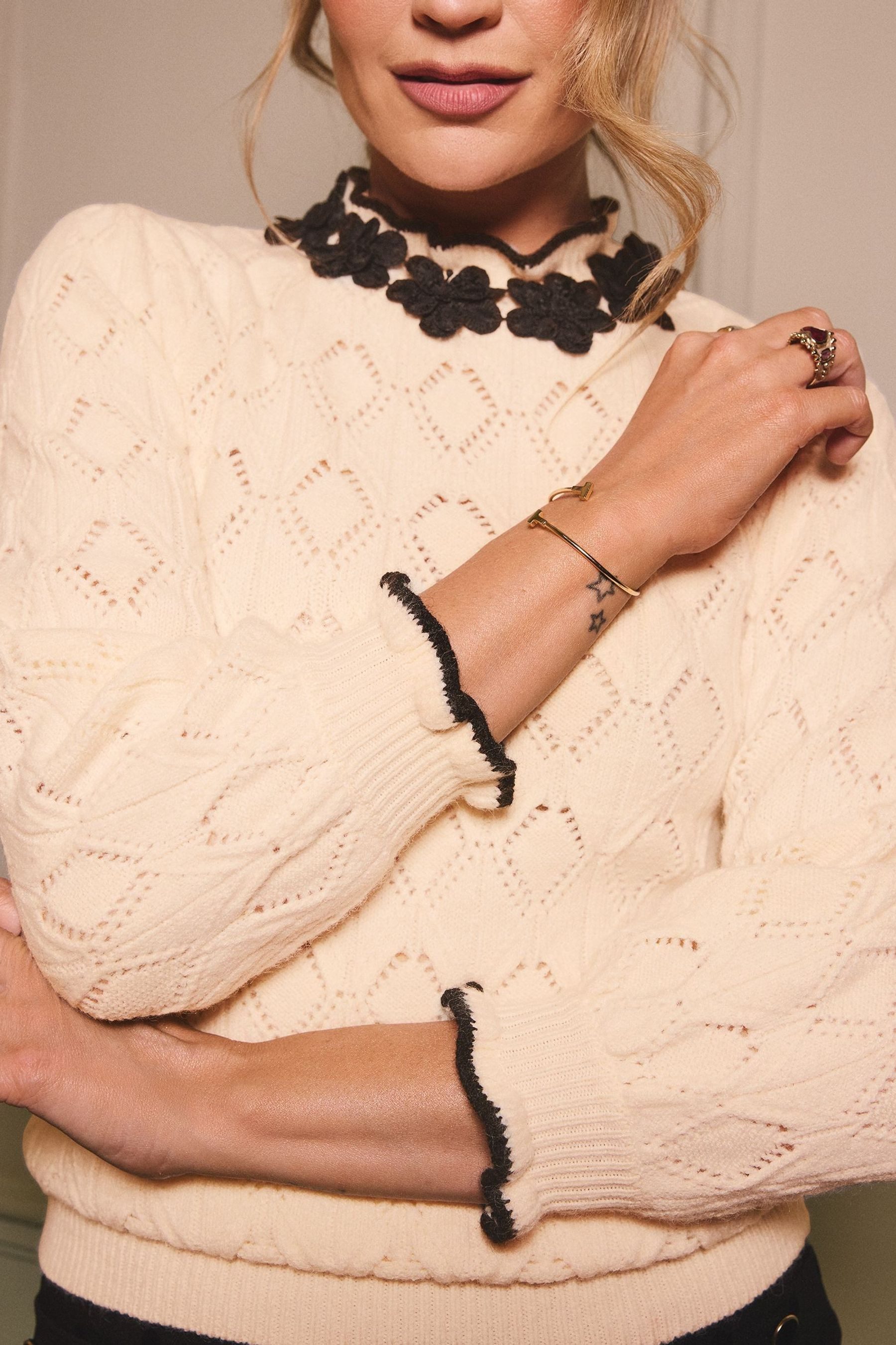 Love & Roses Strickpullover Love & Roses Pullover mit Lochstickerei (1-tlg)