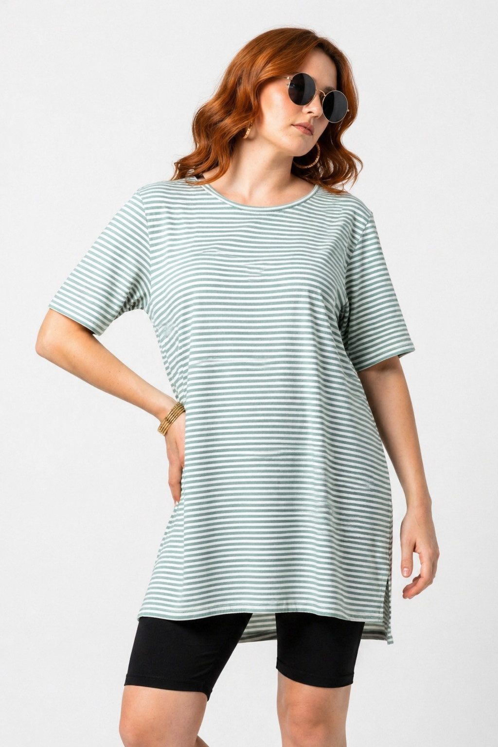 Shape of You T-Shirt Gestreiftes T-Shirt mit Schlitz