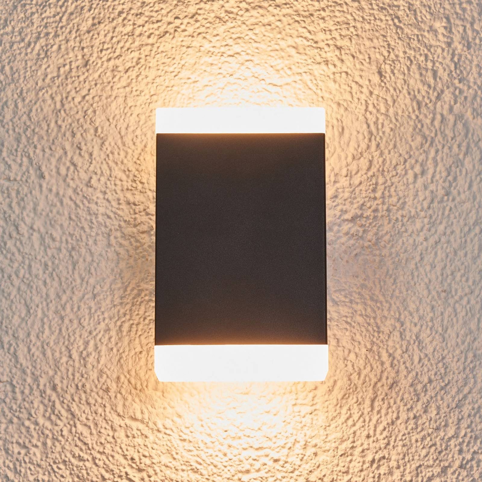 Lindby LED Außen-Wandleuchte flammig, warmweiß, Polycarbonat, Aya, 2 fest Schwarz, Edelstahl, LED-Leuchtmittel inkl. Modern, opal, verbaut