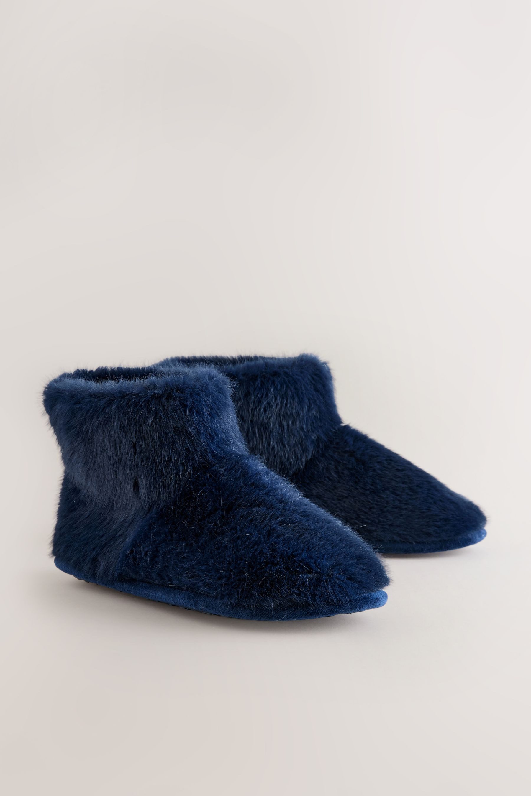 Next Hausstiefel aus Kunstfell Hausschuh (1-tlg)